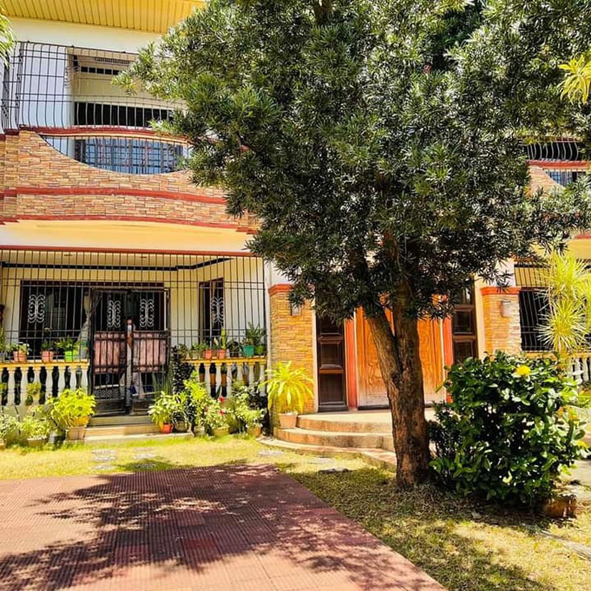 OLD HOUSE FOR SALE IN TOWN AND COUNTRY DASMARINAS PHASE 2 CAVITE [House