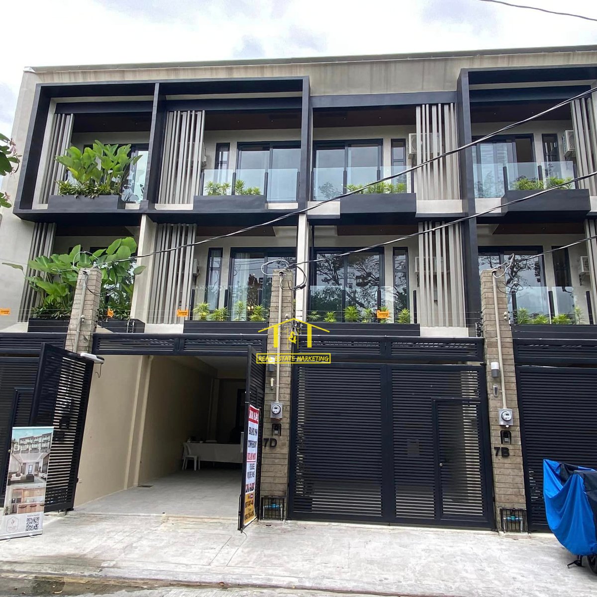 READY TO MOVEIN 3 STOREY TOWNHOUSE IN UP VILLAGE DILIMAN QUEZON CITY