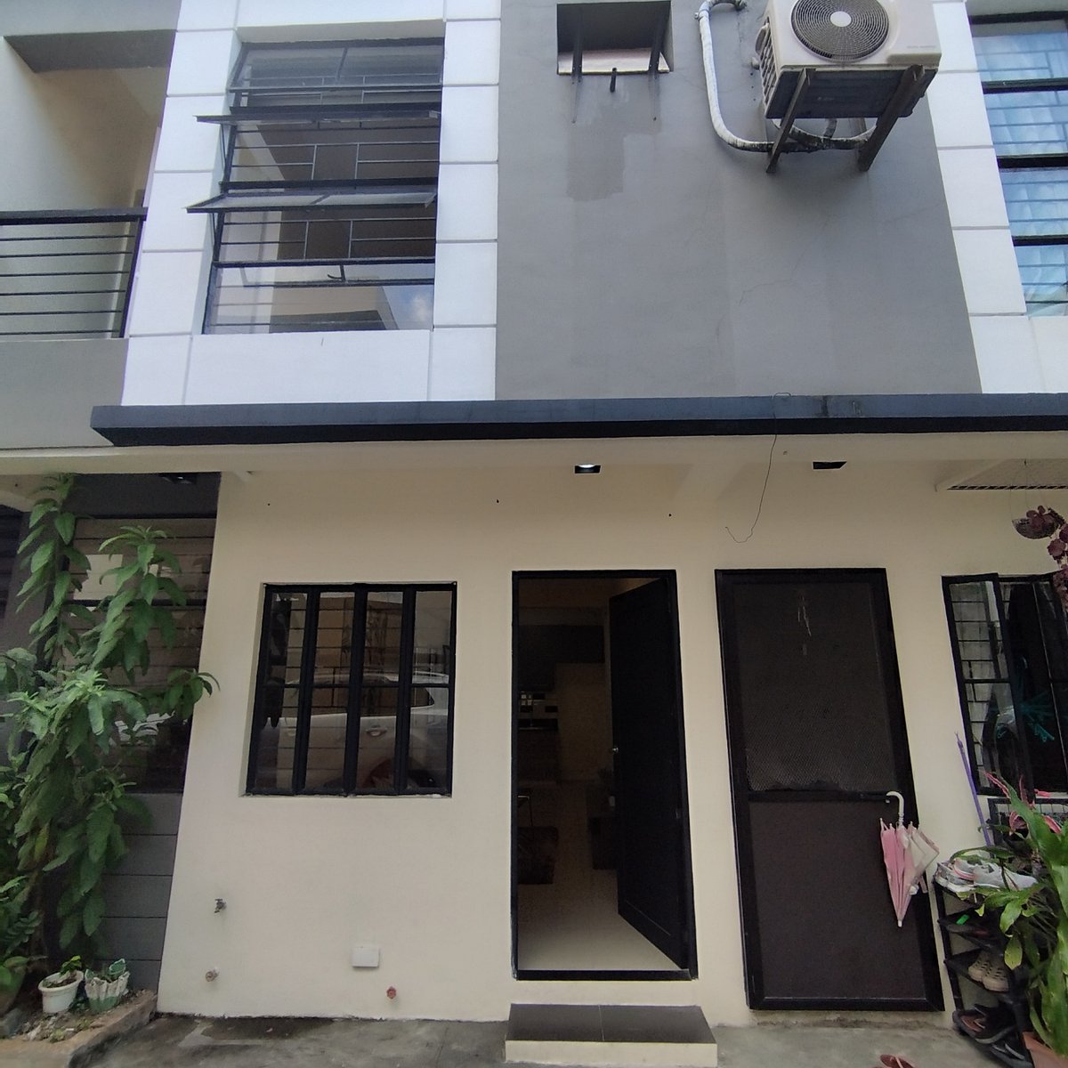 Townhouse For sale in Congressional Village Quezon City PH2850 [House