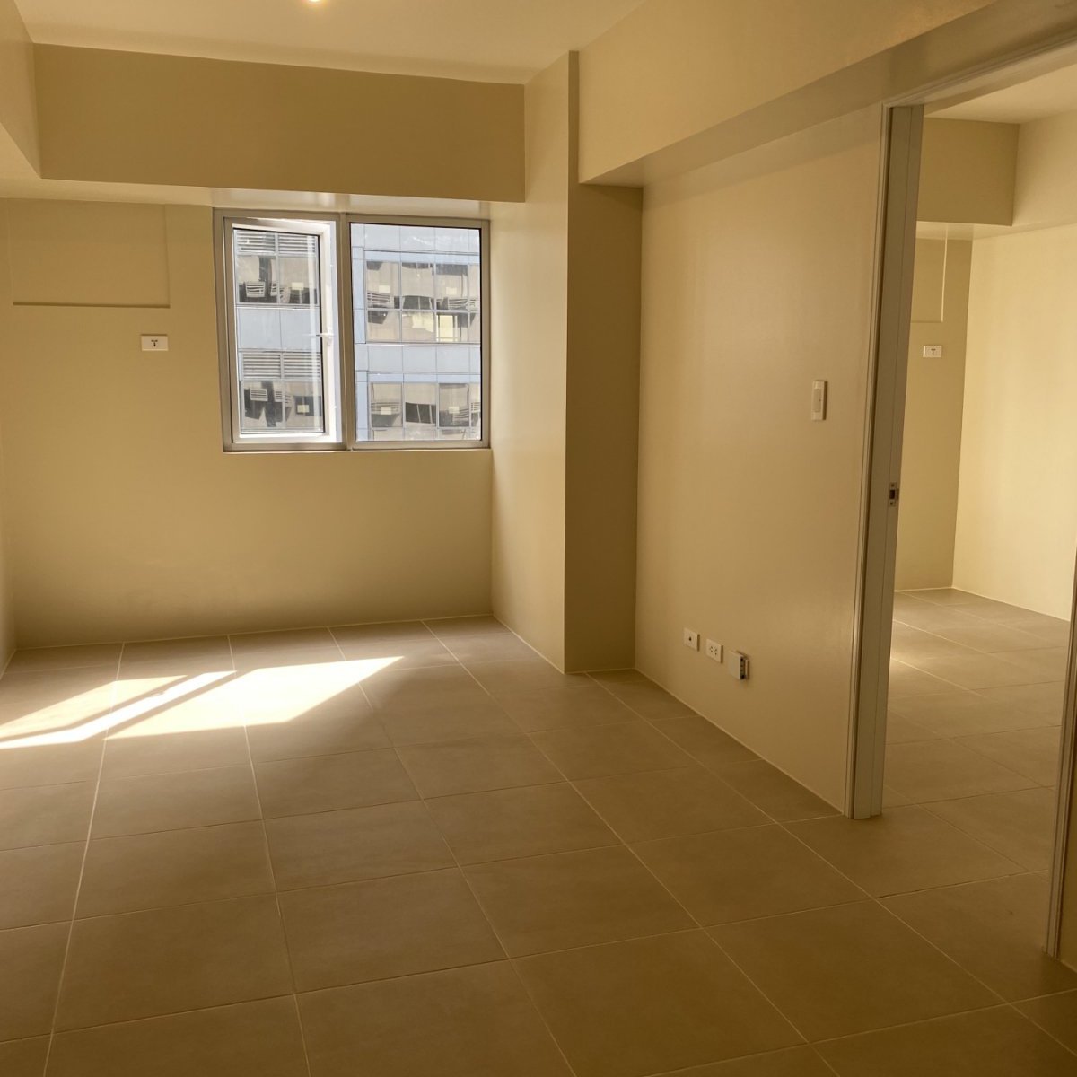 Parking and 1 Bedroom Unit for Rent near Uptown Mall, St. Luke [Condo 🏙