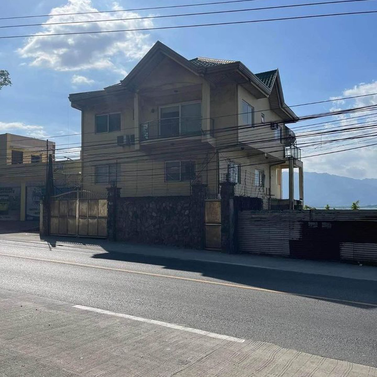 4 Storey Beachfront House for Sale in Subic, Zambales [Beach Property 🏖