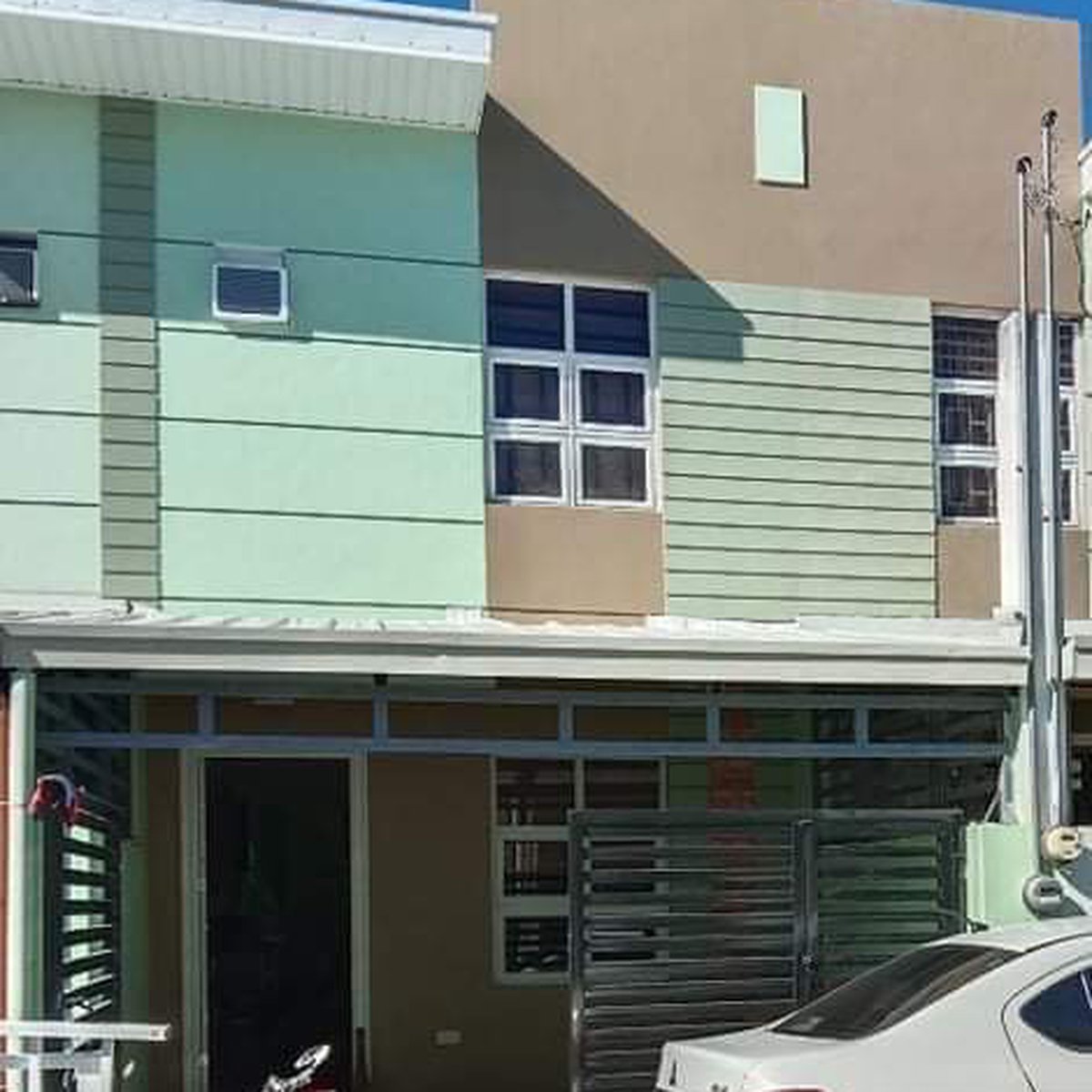 FOR SALE TWOSTOREY HOUSE IN PAMPANGA NEAR SM CLARK, DAU TERMINAL DAU