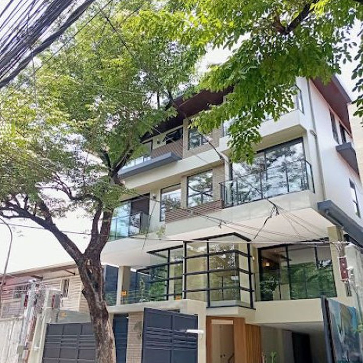 For Sale 46 Car Garage Duplex House w provision for Elevator in Cubao [Houses and Lots 🏘️