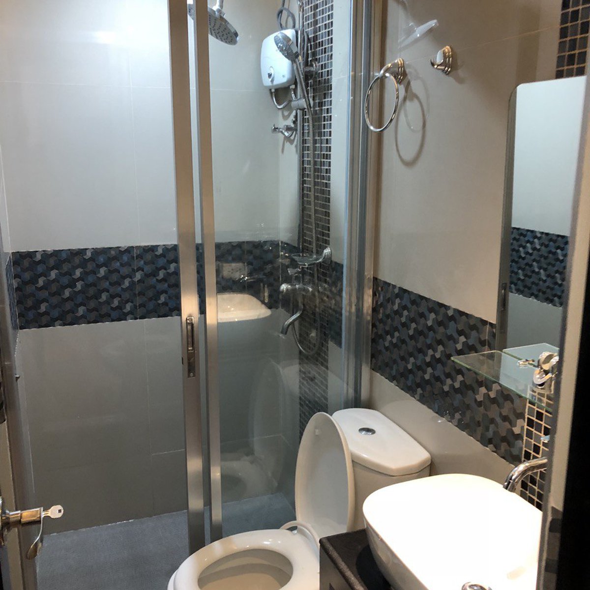 2 BR FOR lease , near Robinsons Place Manila [Condo 🏙️] (October 2023) in Manila, Metro Manila