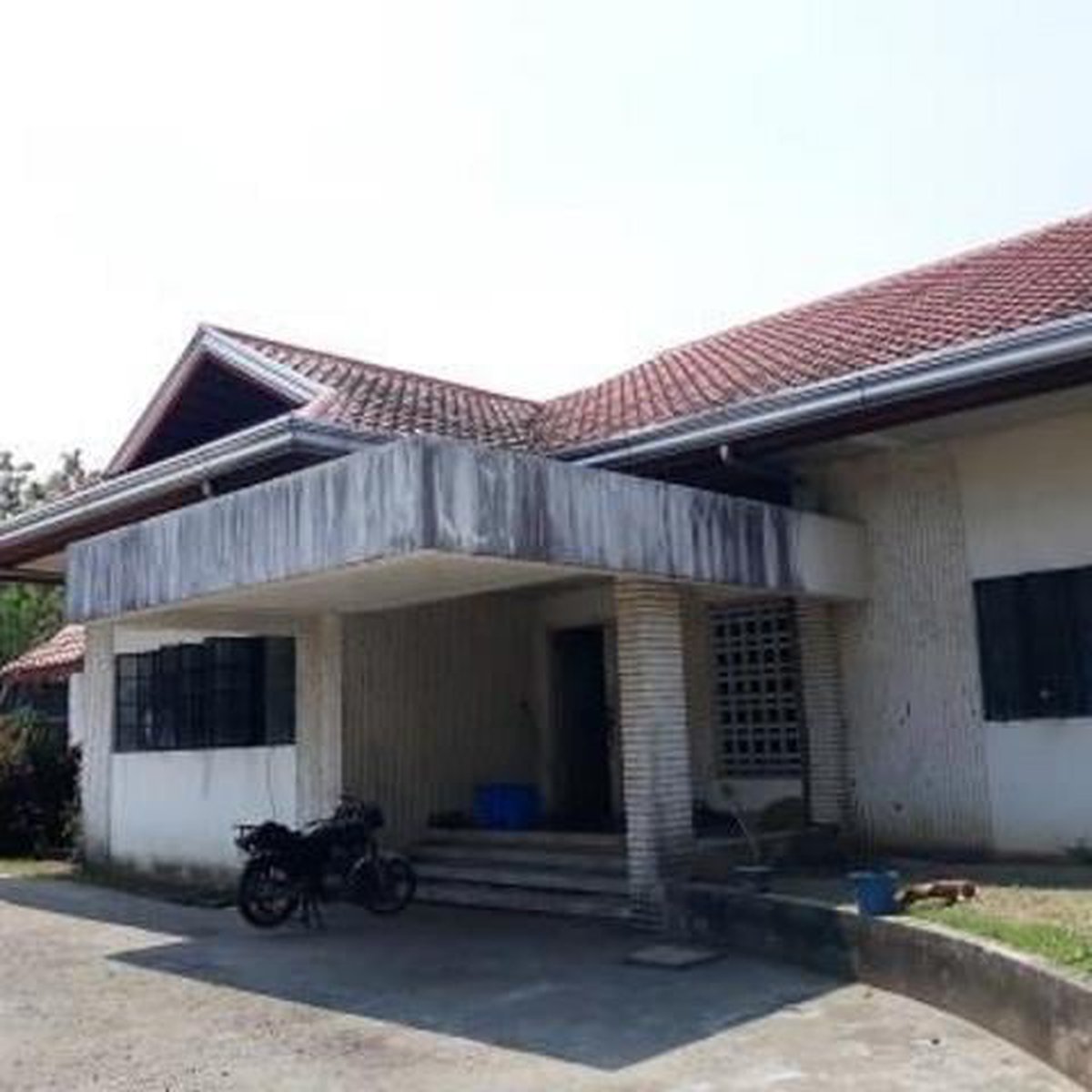 OLD HOUSE FOR SALE TOWN AND COUNTRY NORTH EXE VILLAGE MARILAO, BULACAN