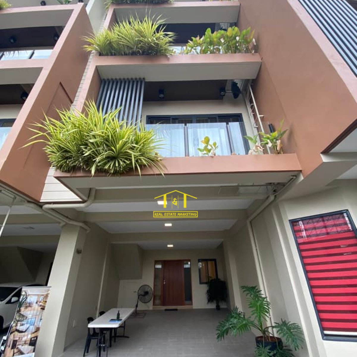FOUR STOREY WITH FOUR BEDROOMS MODERN TOWNHOUSE IN CUBAO QUEZON CITY [House and Lot 🏘️] (July