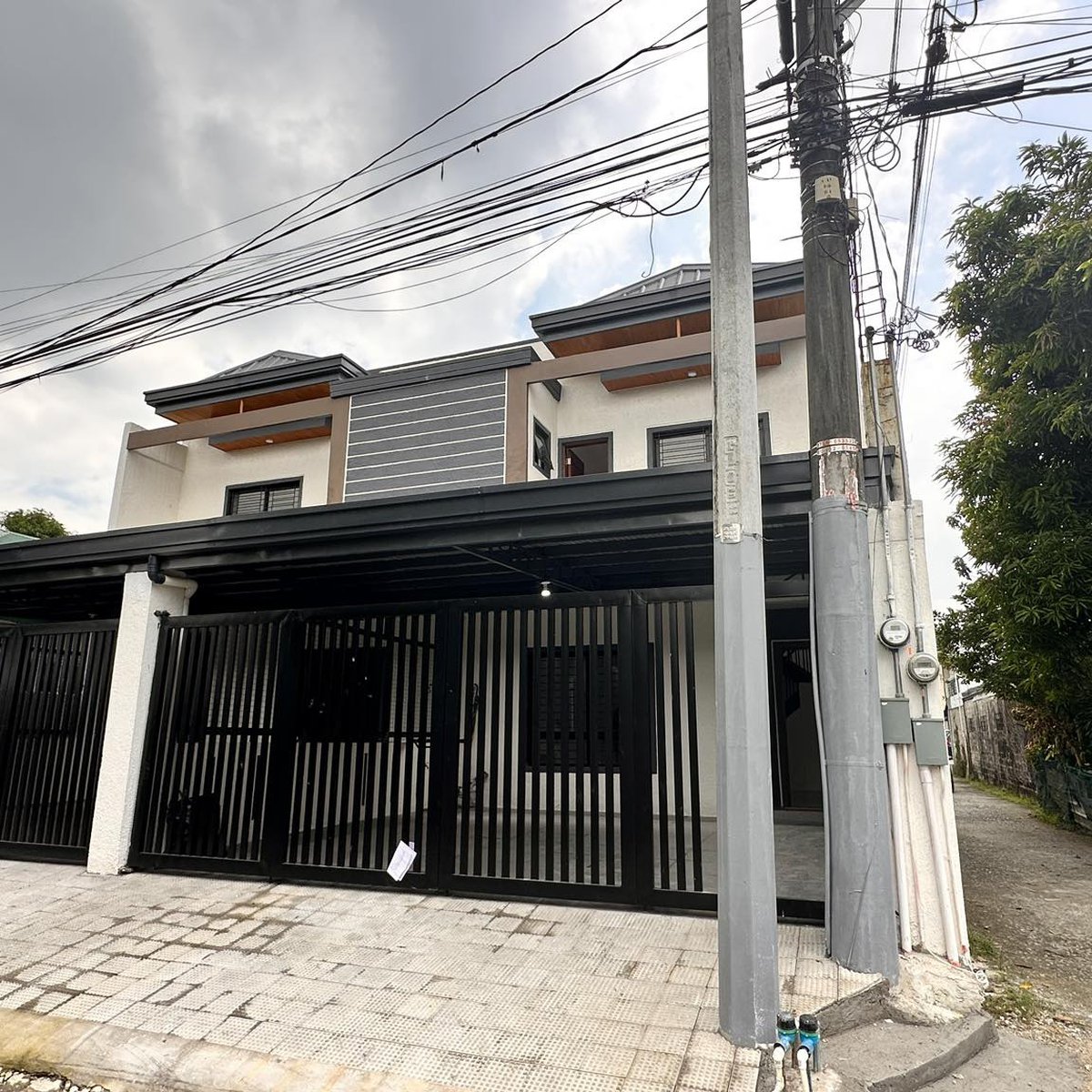 Duplex House and Lot for Sale in Village East Cainta [House and Lot 🏘️