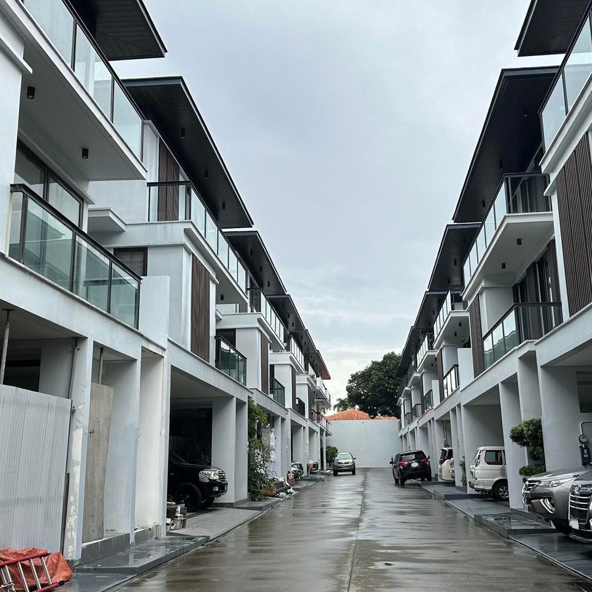 130M House and Lot for Sale in New Manila Quezon City [House and Lot