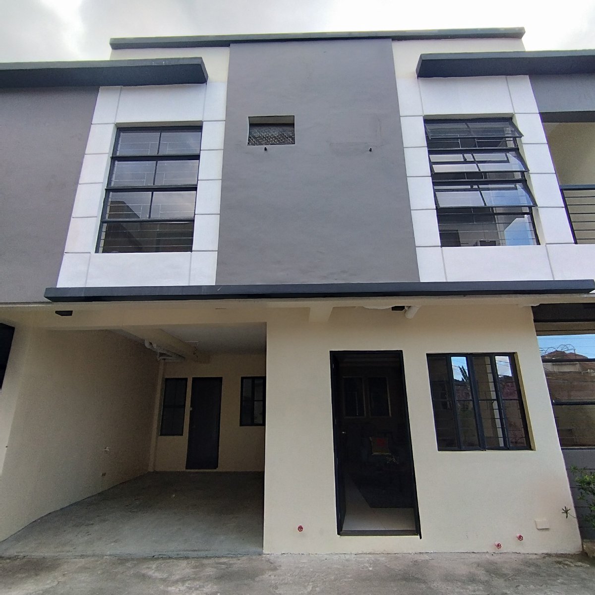 Townhouse For sale in Congressional Village Quezon City PH2851 [House