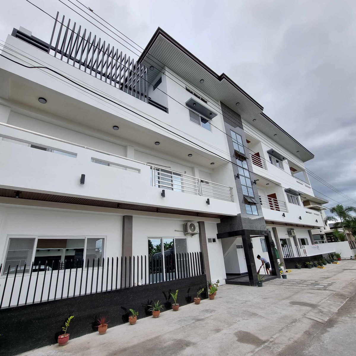 3 STOREY FULLY FURNISHED CONDO TYPE APARTMENT BUILDING IN ANGELES CITY ...