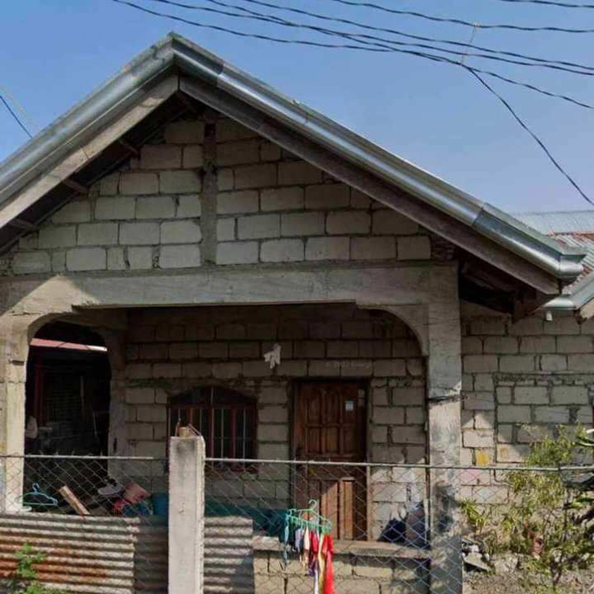 Semifurnished 3 Bedrooms House with 2 Studio Type For Sale By Owner