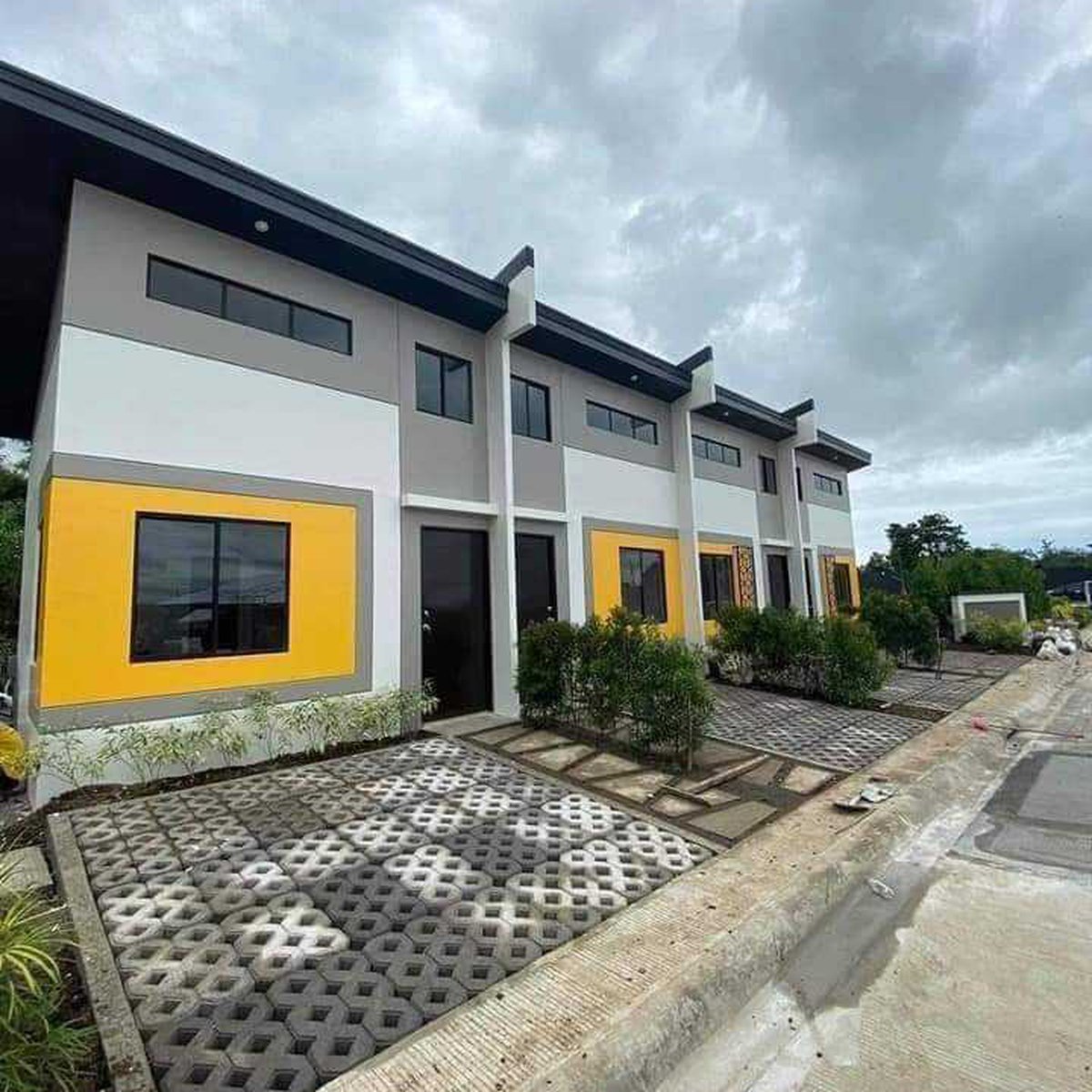 Rowhouse with lofted For Sale in Calauan Laguna [House and Lot 🏘️] (July 2024) in Calauan