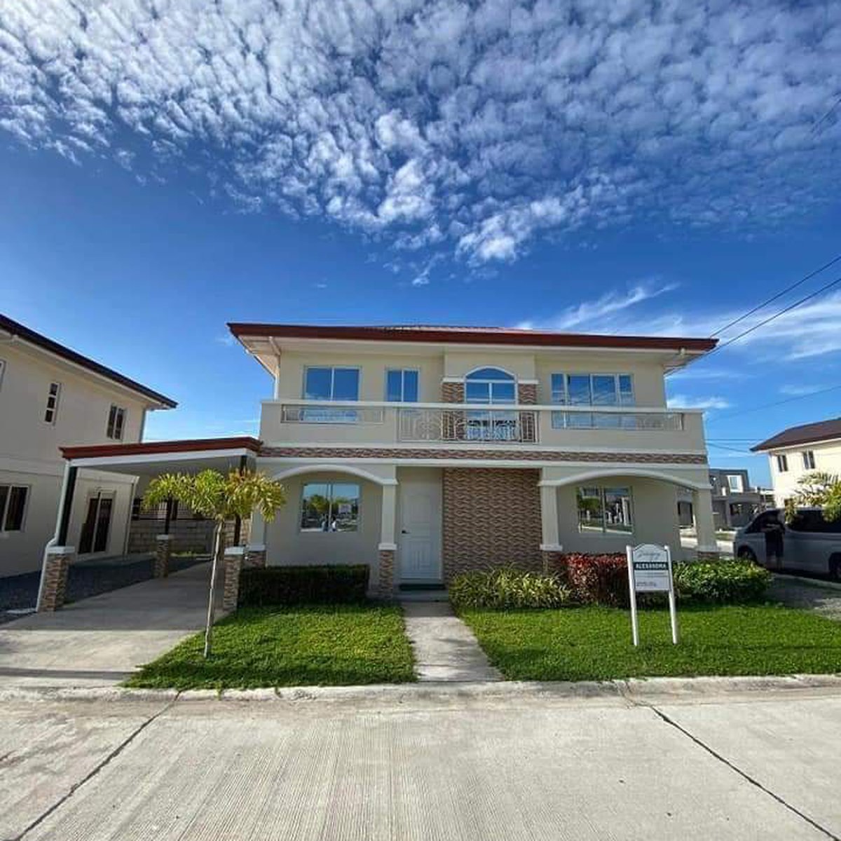 Solana Frontera Alexandra Model For Sale in Angeles Pampanga [House and