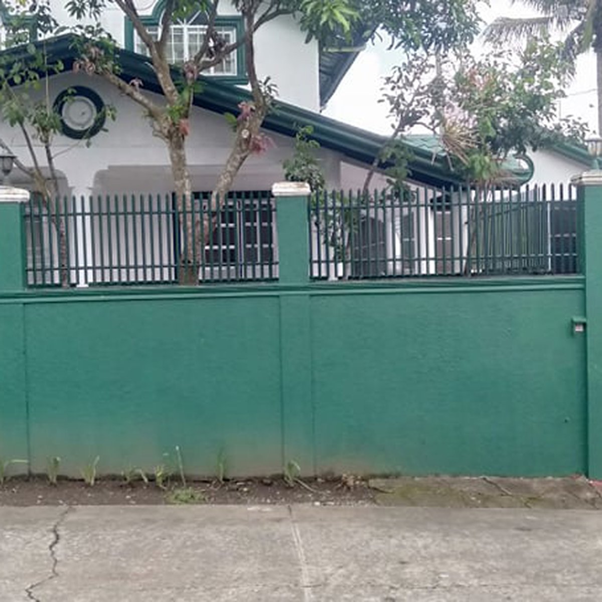 Preowned 5BR House and Lot for Sale in Amadeo Cavite boundary of Taga
