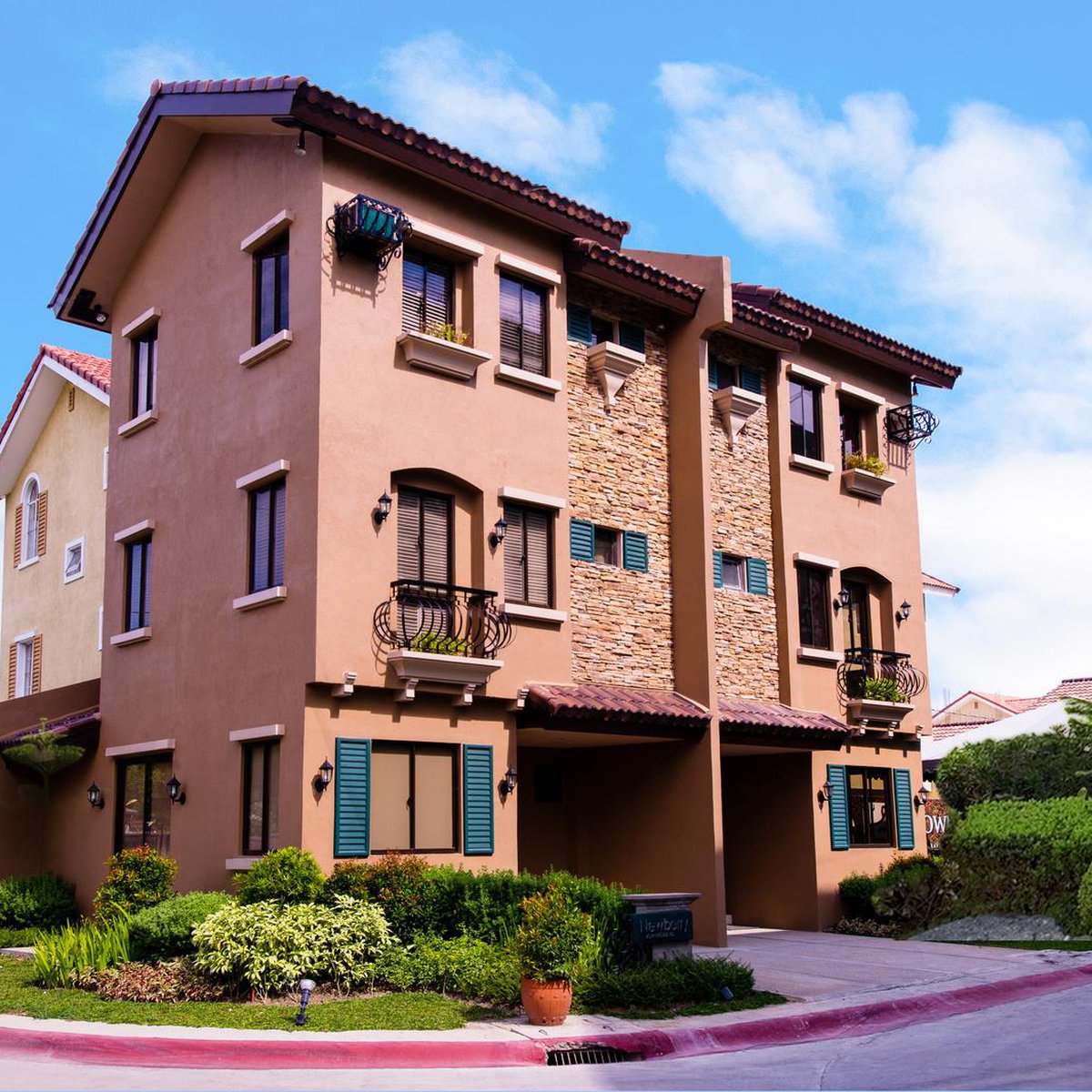 Upscale Townhouse For Sale In Bacoor Cavite! [House and Lot 🏘️