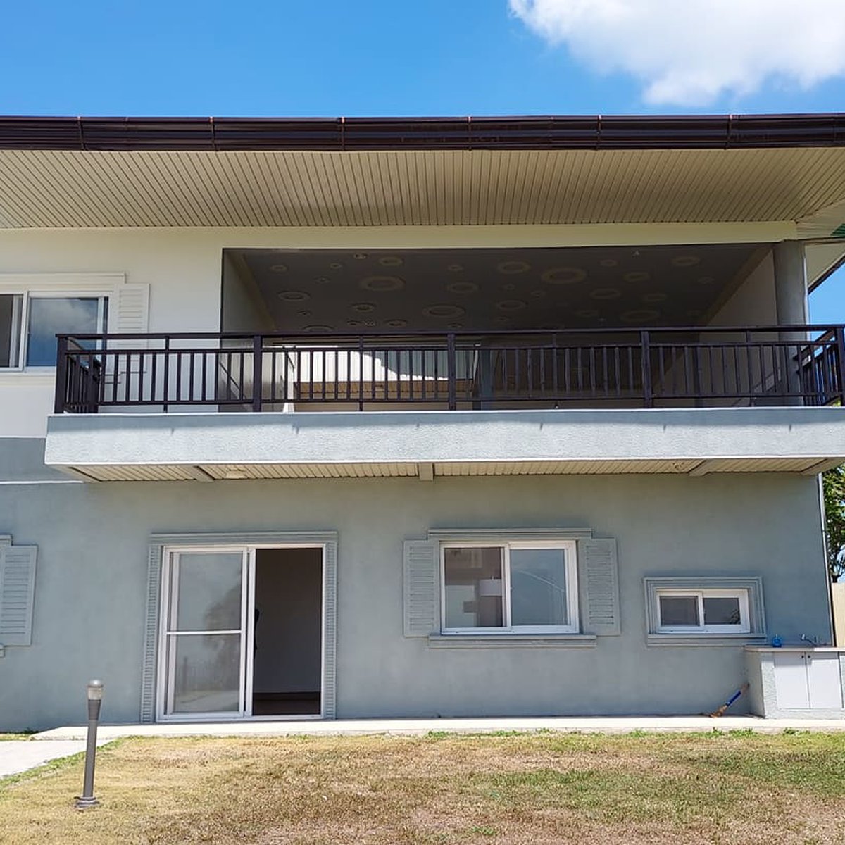 PRIVATE VILLA ON A GOLF AND COUNTRY CLUB IN CLARK PAMPANGA [House and