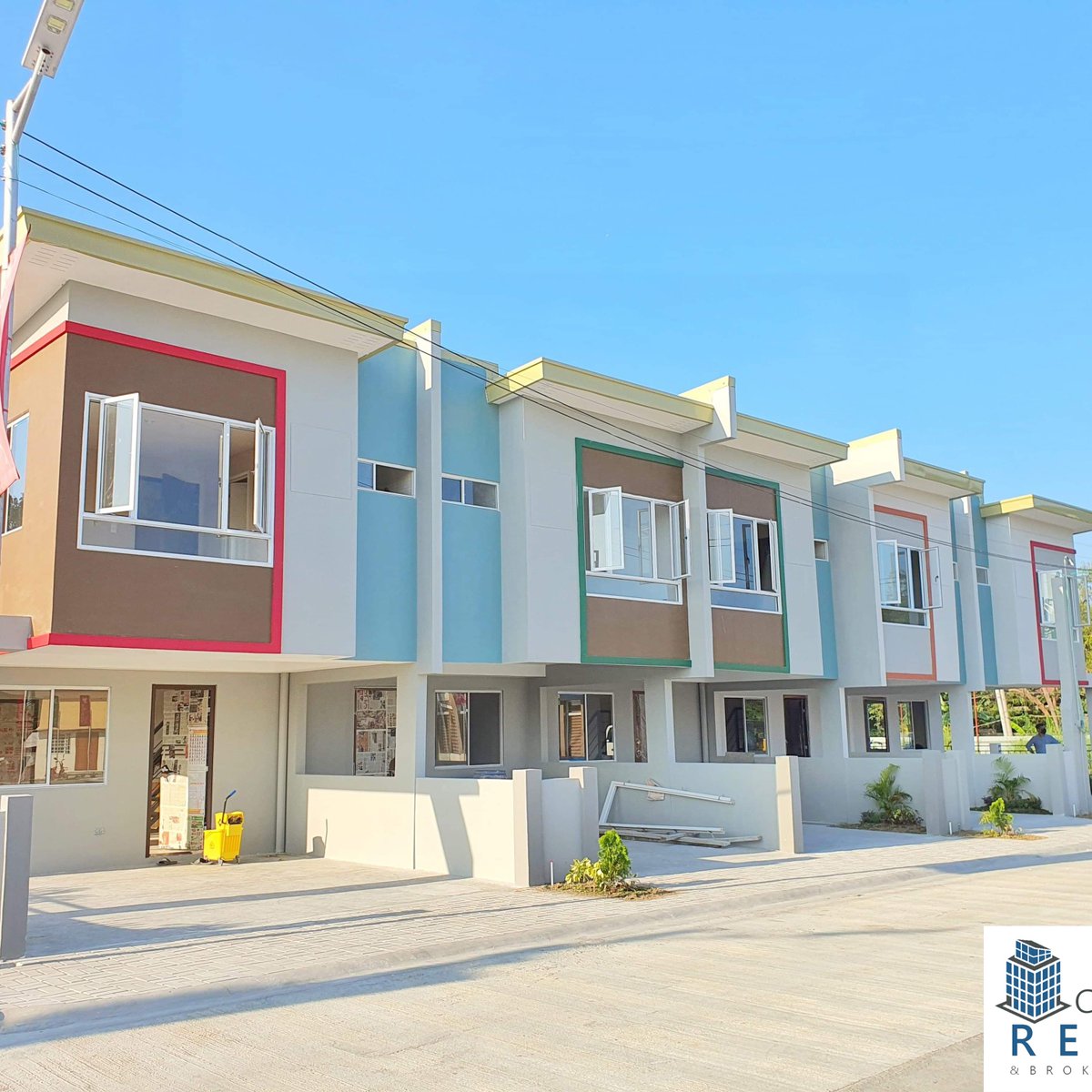 COMPLETE TURN OVER HOUSE AND LOT IN IMUS CAVITE NEAR ALABANG [House and