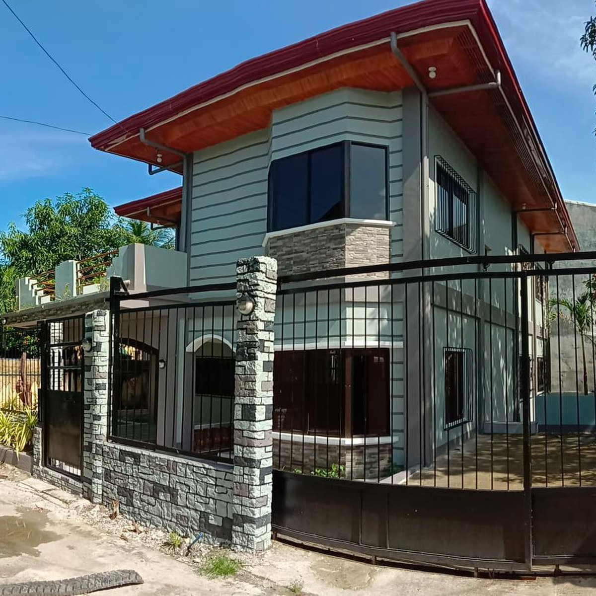For Sale near Highway 6bedroom Single Detached House in Mandaue Cebu