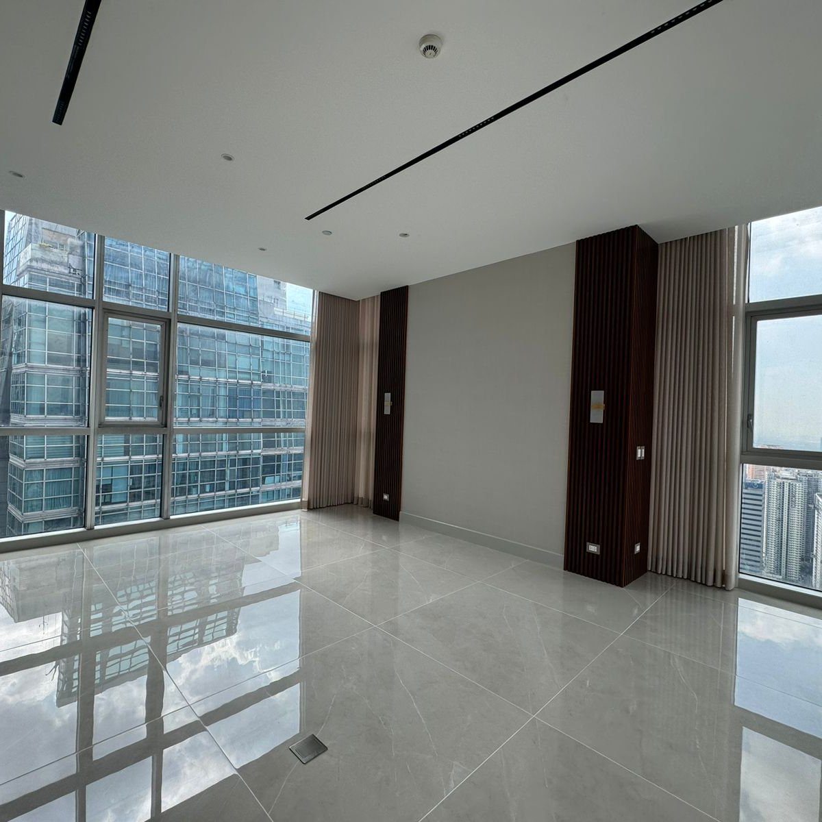 For Sale 3 BedroomCondo at St. Francis ShangriLa Place, Mandaluyong