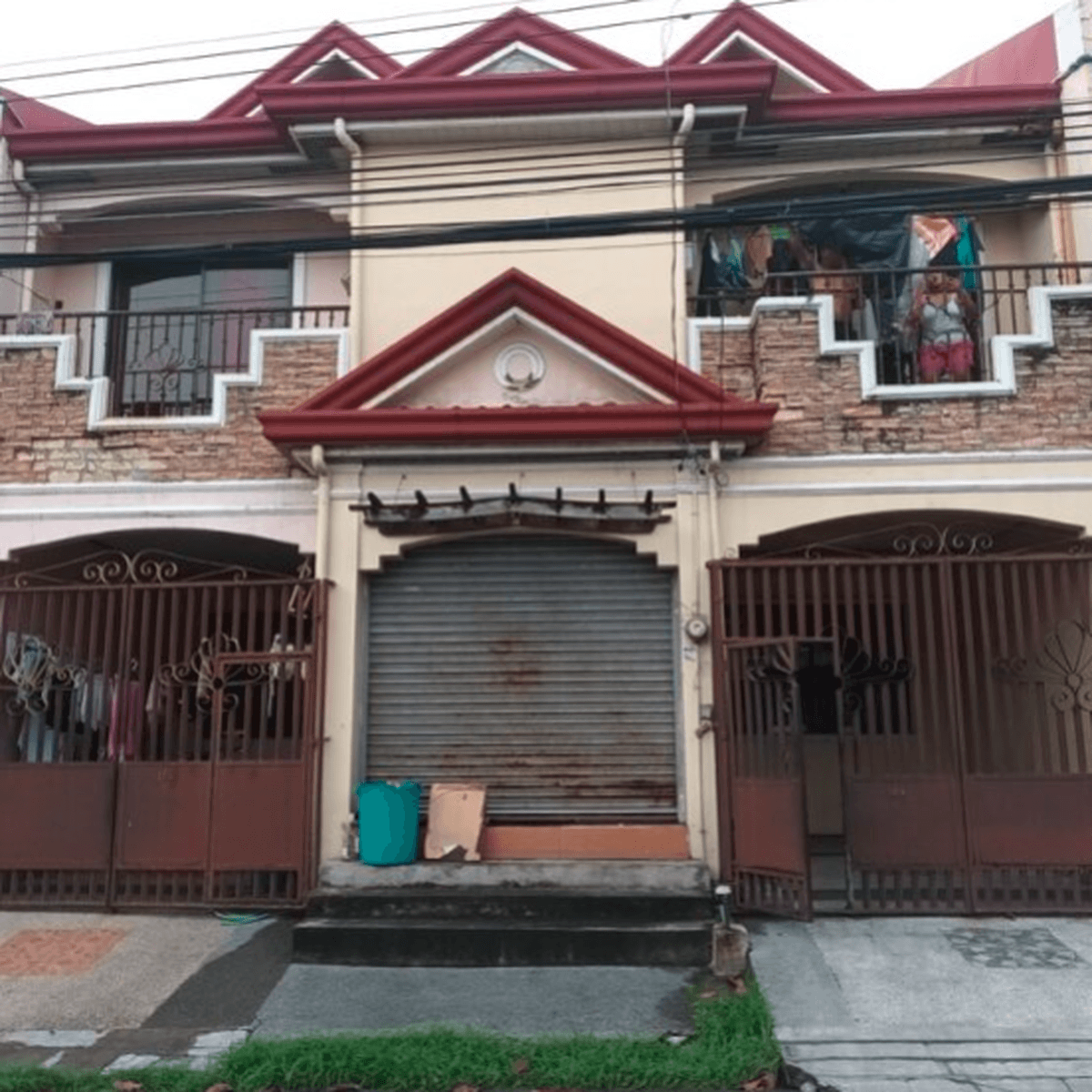 Townhouse For Sale in Las Pinas Metro Manila