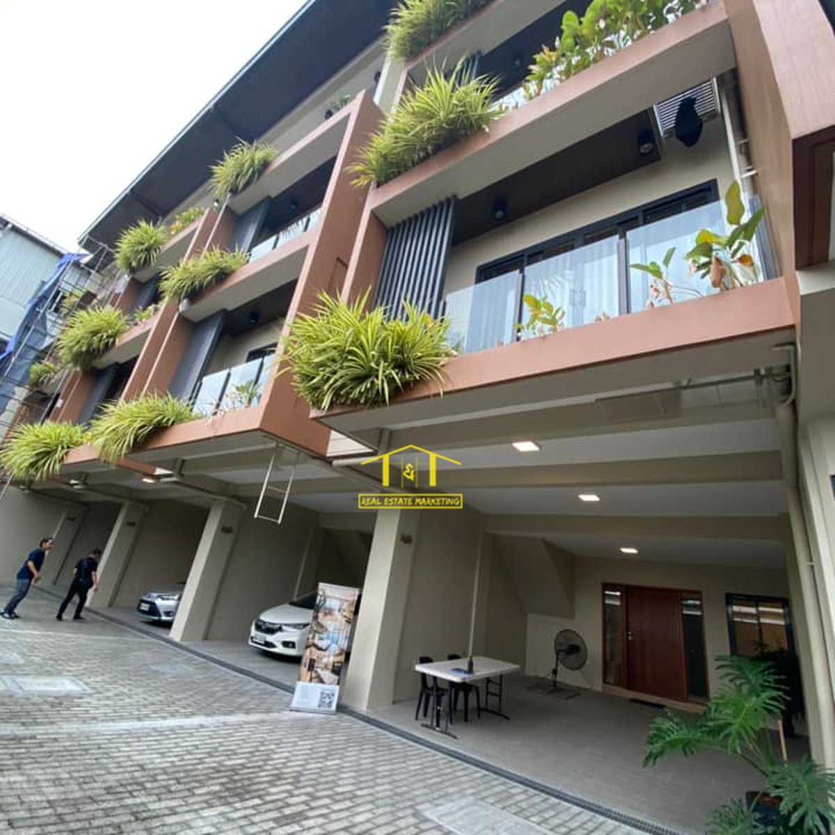 FOUR STOREY AND MODERN TOWNHOUSE FOR SALE IN CUBAO QUEZON CITY [House