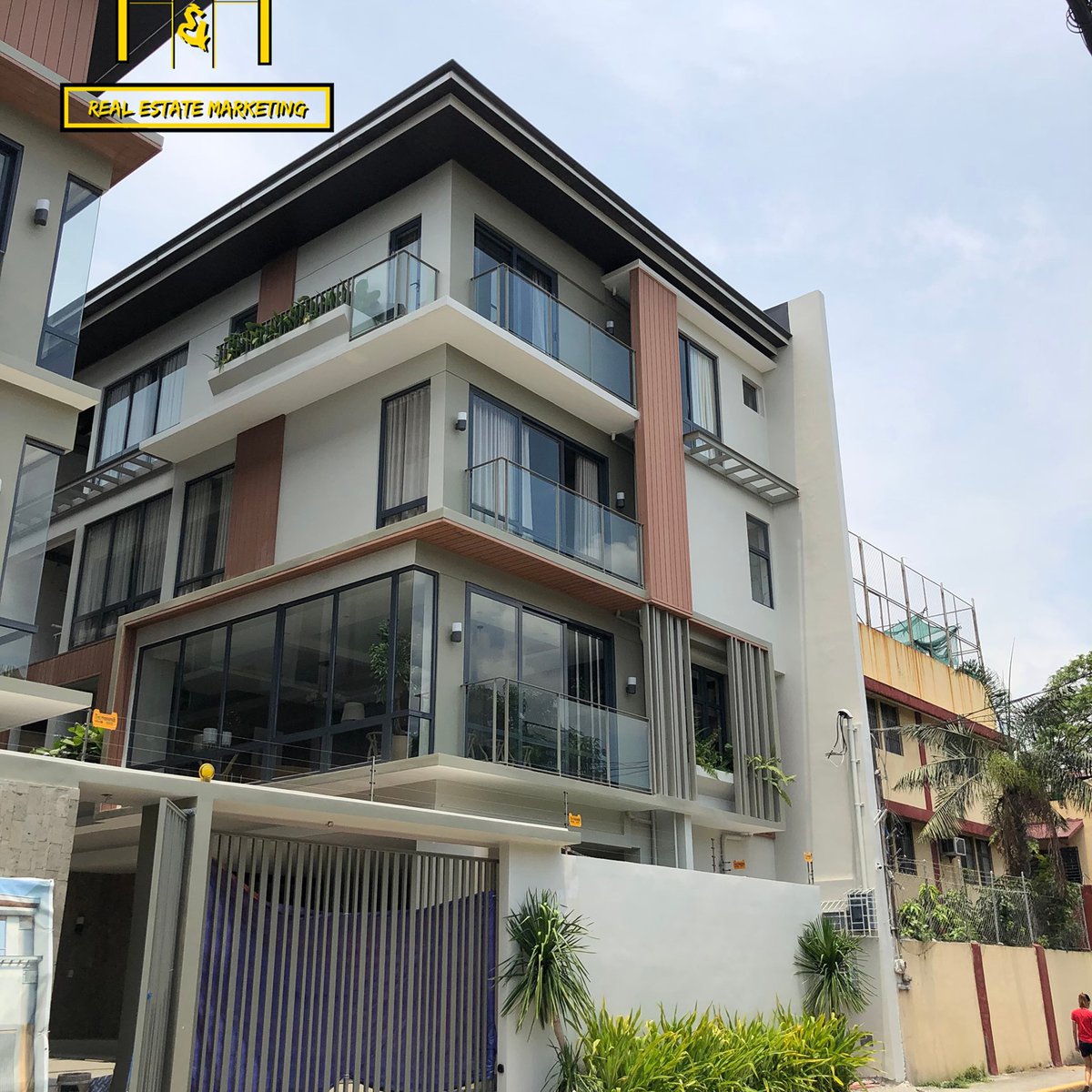 4 BEDROOMS FOUR STOREY TOWNHOUSE FOR SALE IN PACO MANILA NEAR LANDERS