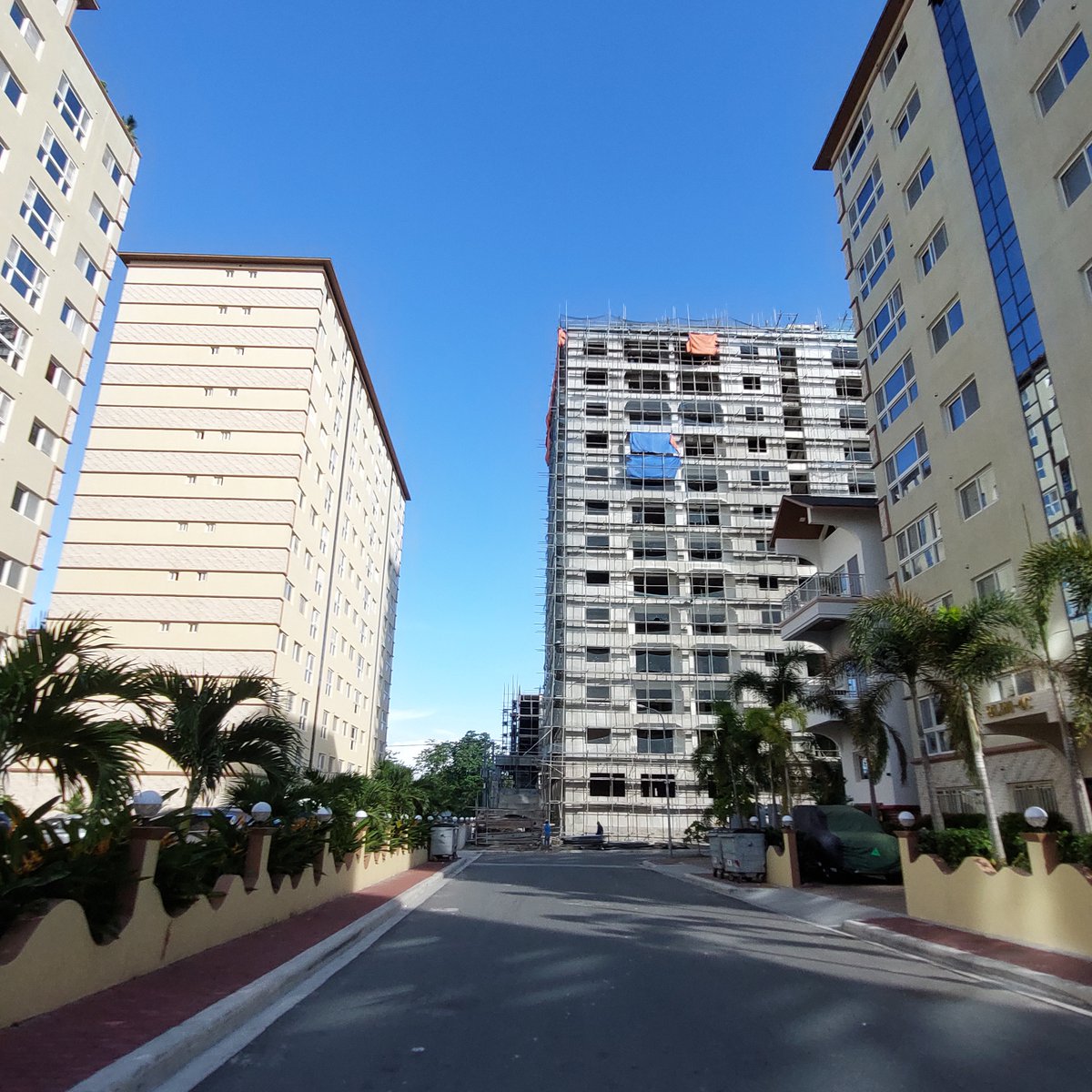 FOR SALE 3BR CONDO WITH PARKING IN CLARK PAMPANGA (Resale) [Condo 🏙️