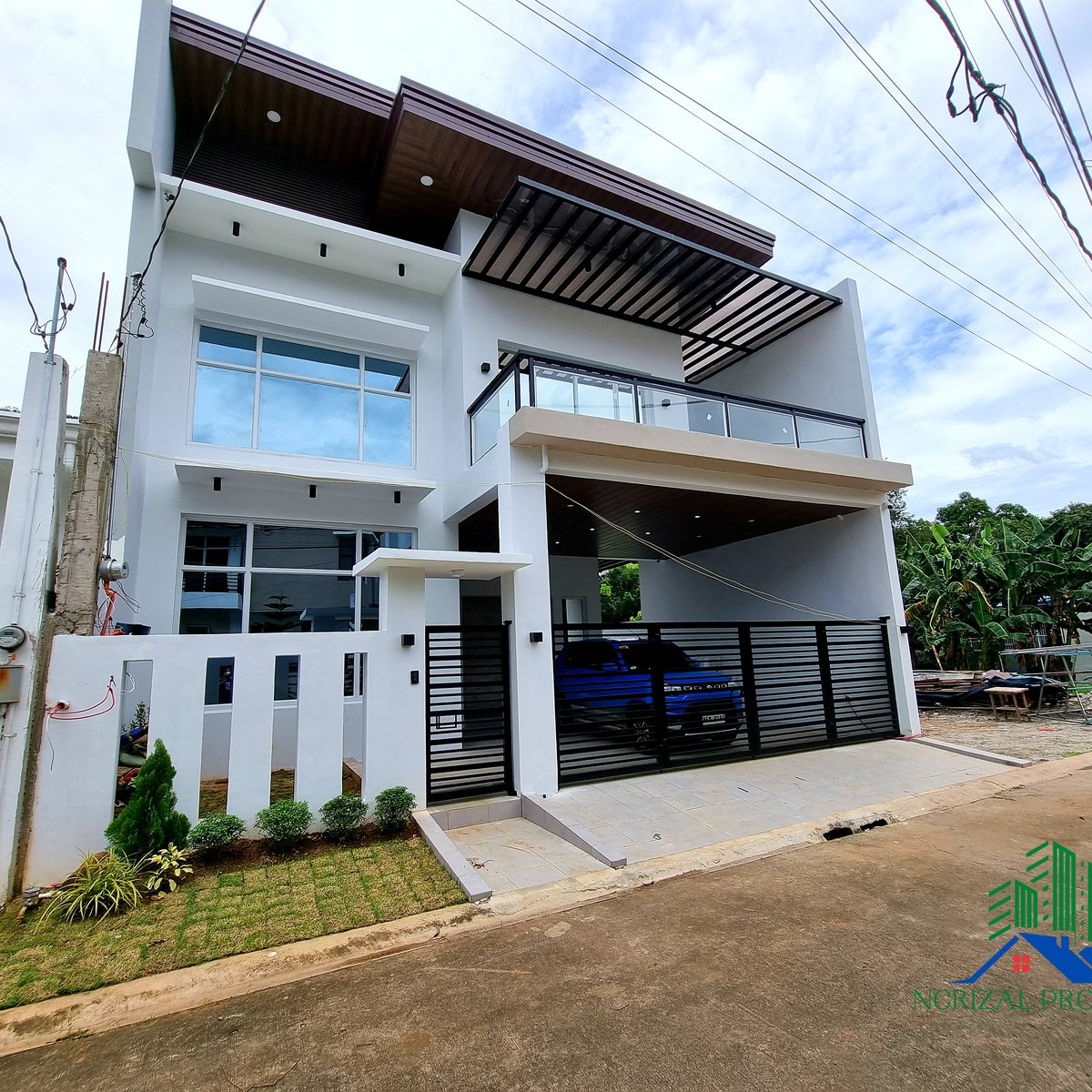 HIGH CEILING House and Lot for Sale in Antipolo , Single Attached