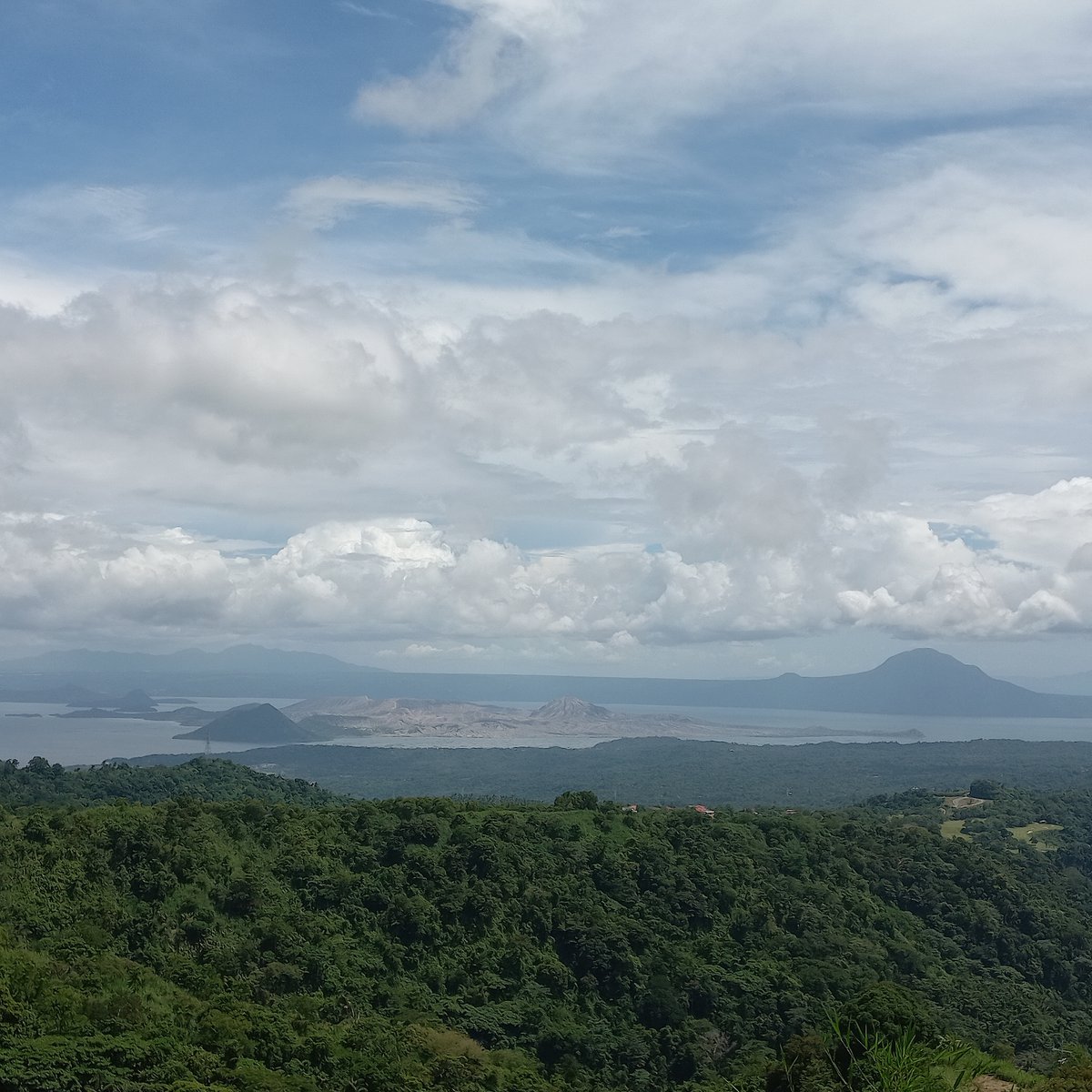 200 sqm preselling lot along Tagaytay Nasugbu Rd. BRGY. UPLI [Lot 🚜