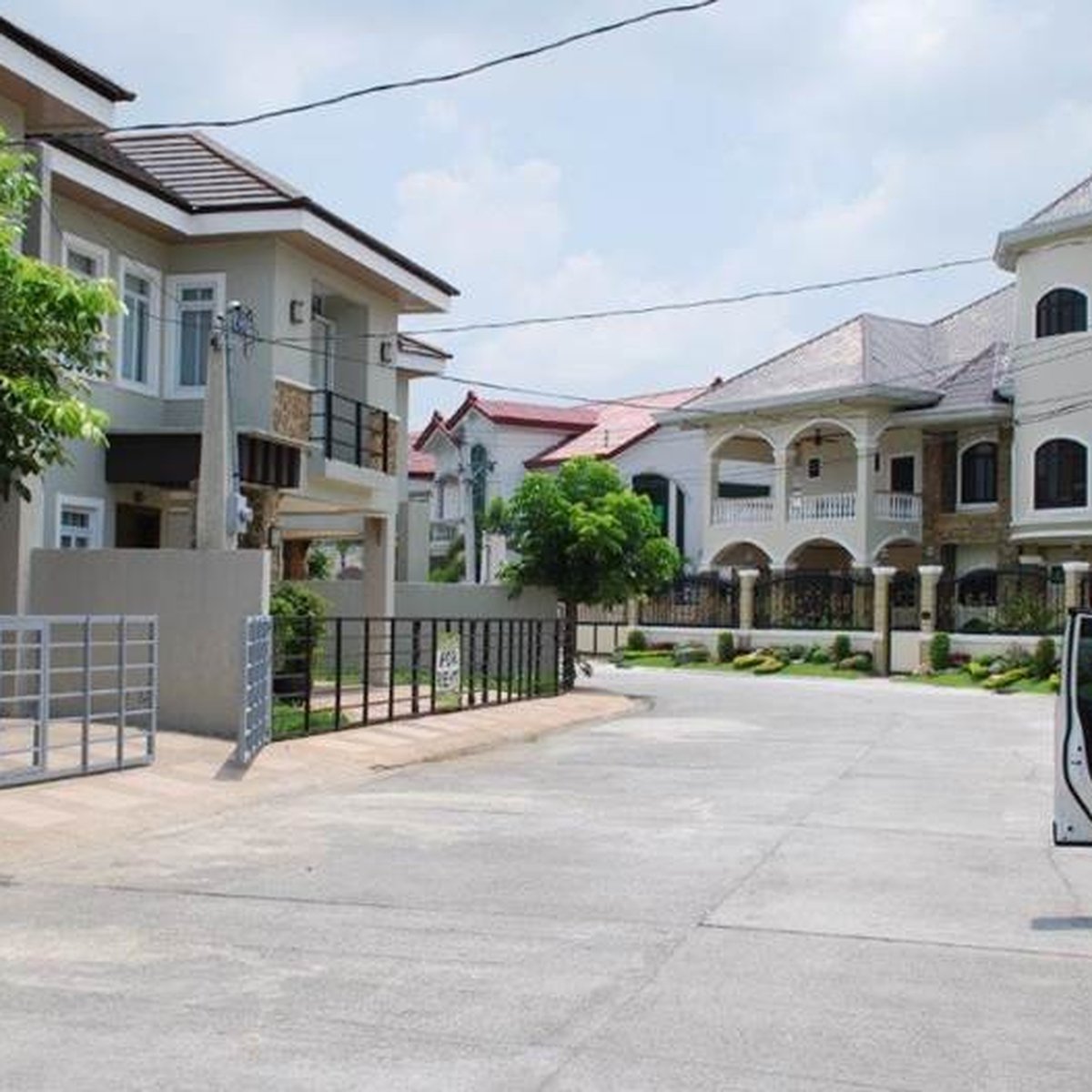 Spacious 3 Level House and Lot in Friendship Plaza [House and Lot 🏘️