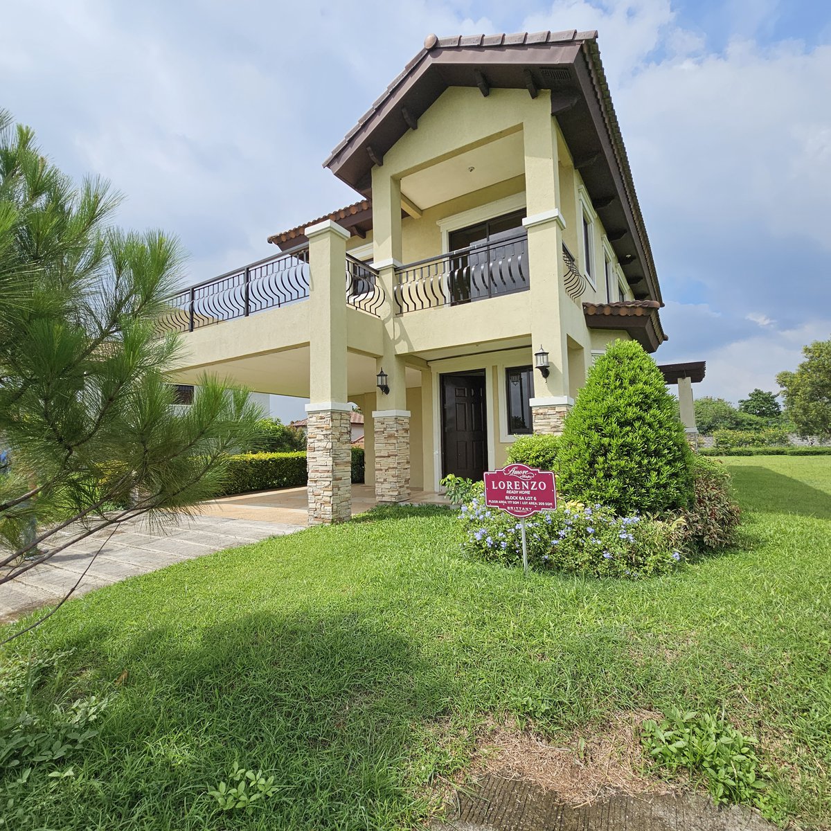 House and lot for sale at Portofino Daang Hari Alabang [House and Lot 🏘