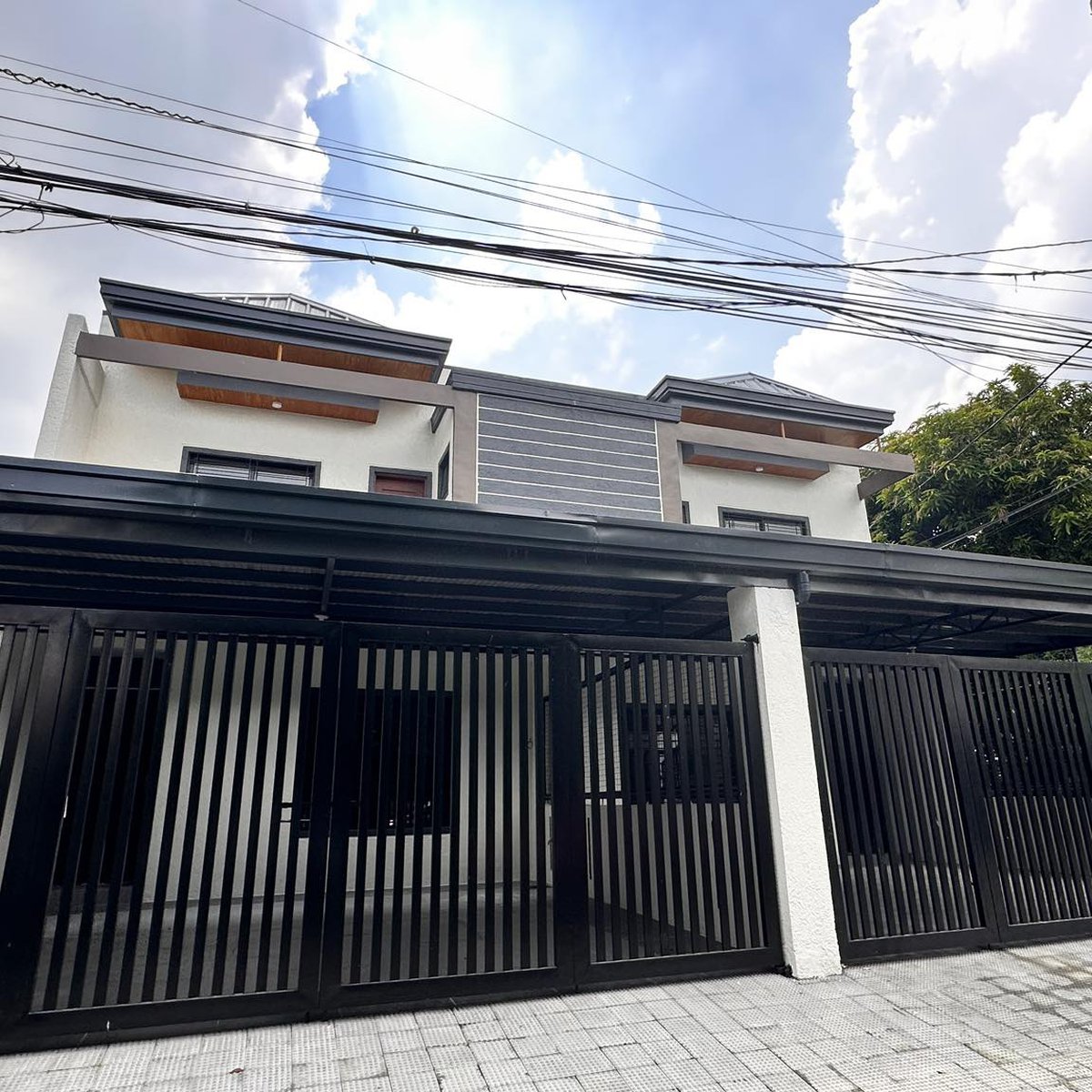 4 Bedroom Duplex House and Lot for Sale in Village East Cainta [House
