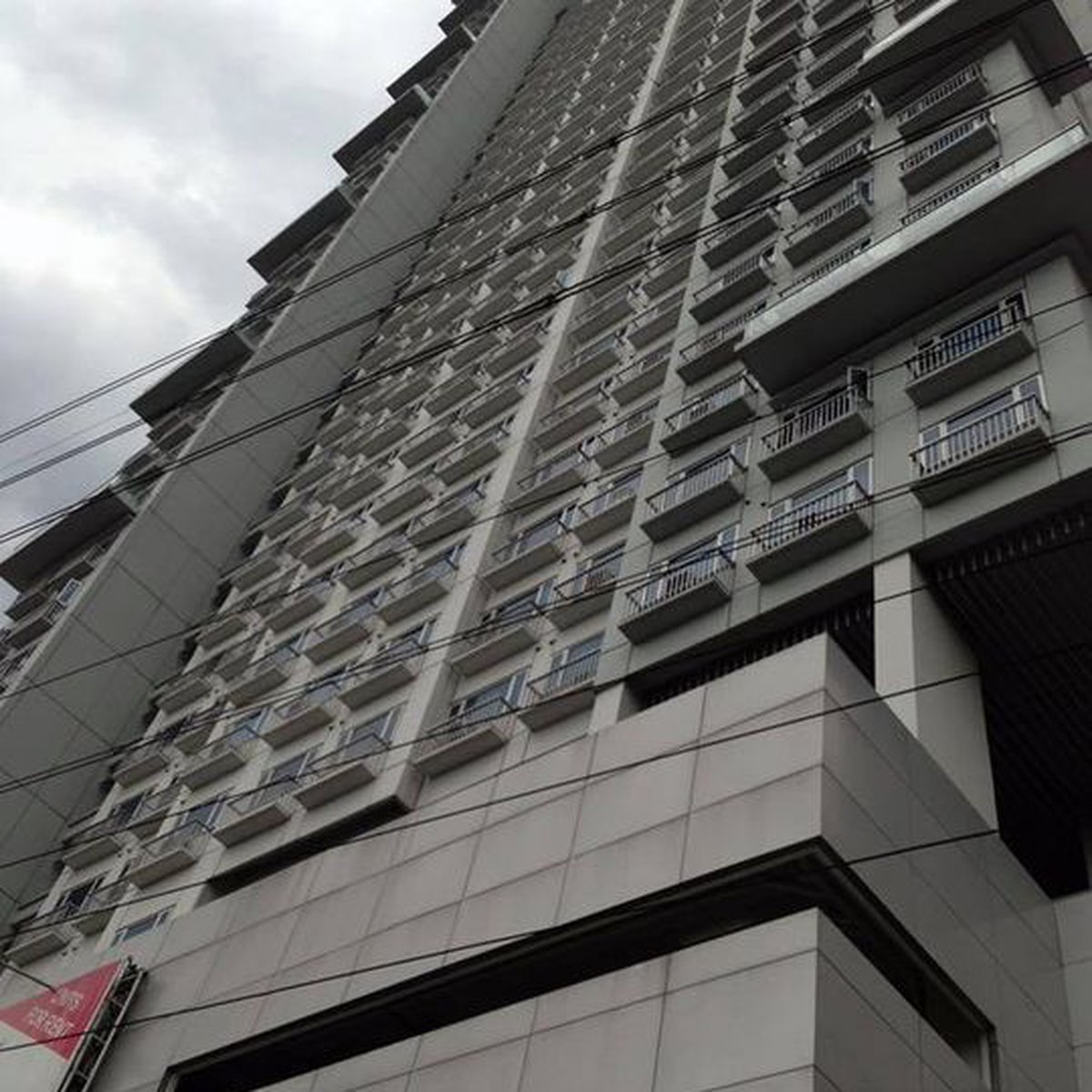 Foreclosed 22sqm Studio KAtipunan Ateneo Condo For Sale in Quezon City