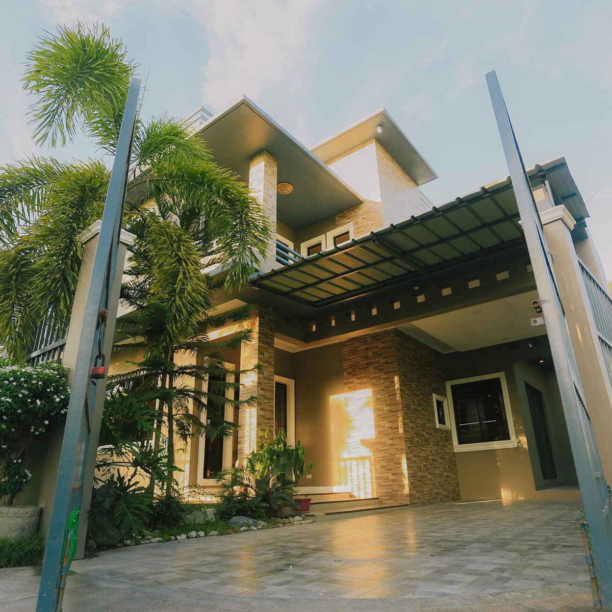 Two Storey Corner House for Rent [House and Lot 🏘️] (August 2022) in Angeles, Pampanga for rent