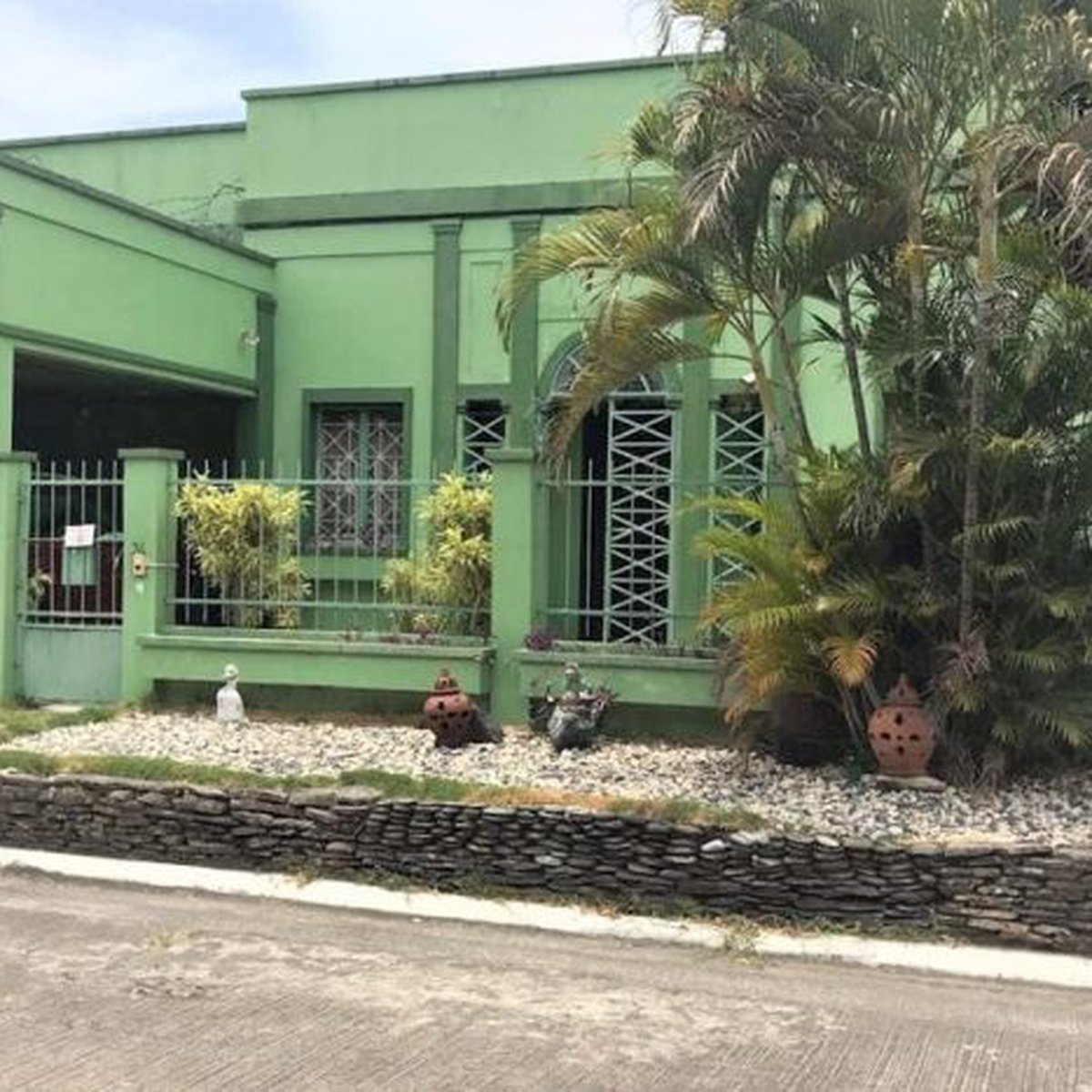 Well Maintained Bungalow House For Sale in Bf Homes Paranaque [House