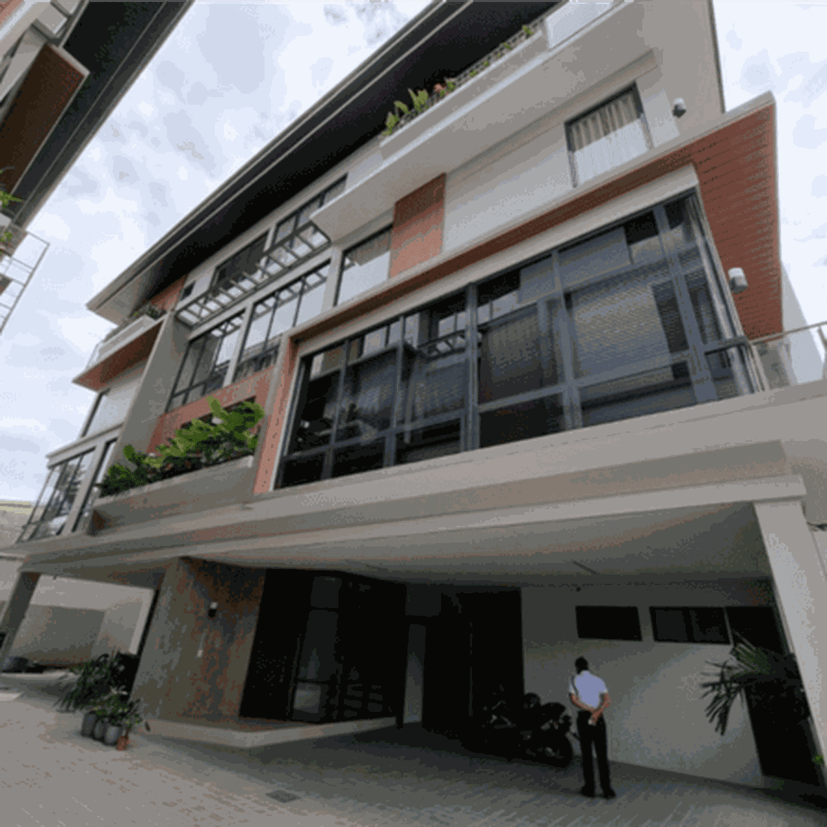 luxury-house-and-lot-for-sale-in-paco-manila-accesible-to-all-house