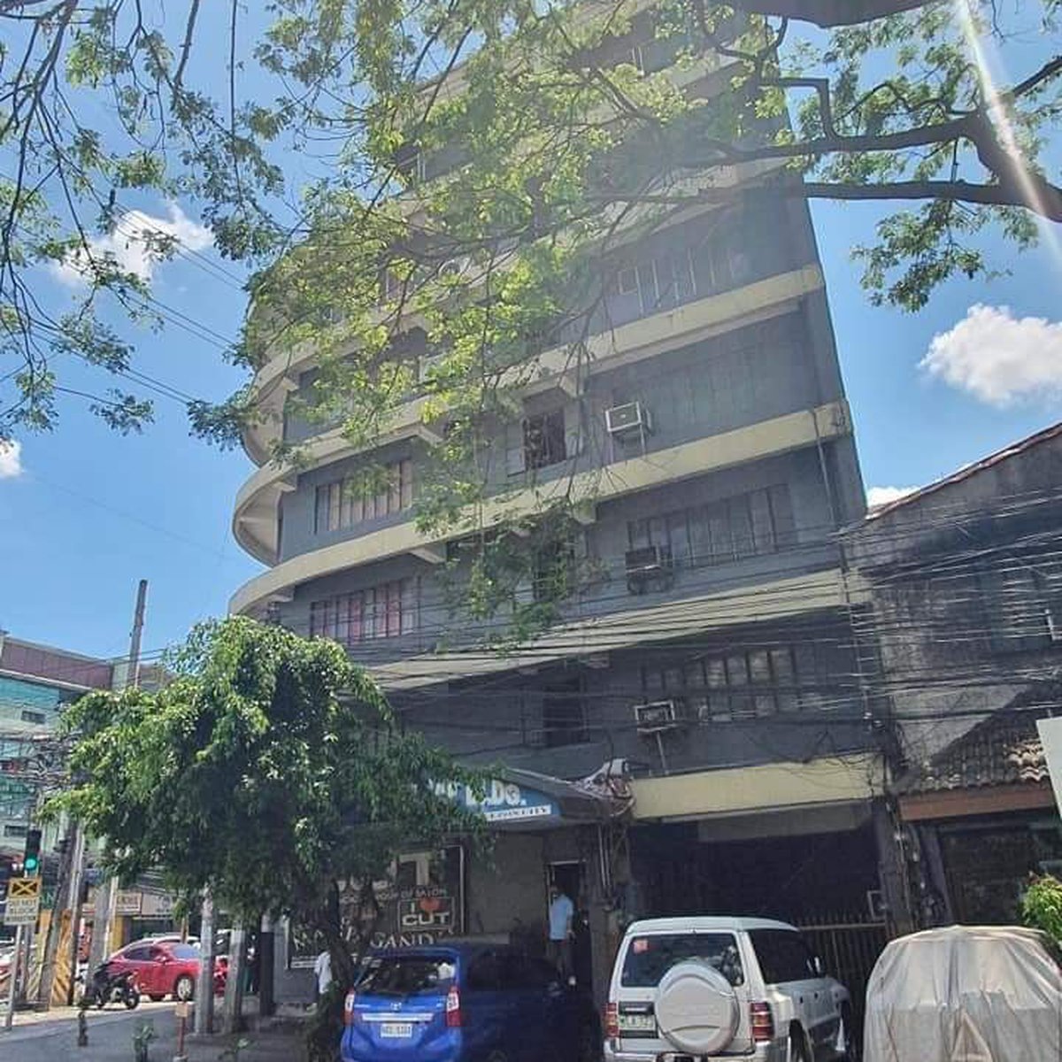 5Floor Building For Sale in Quezon City