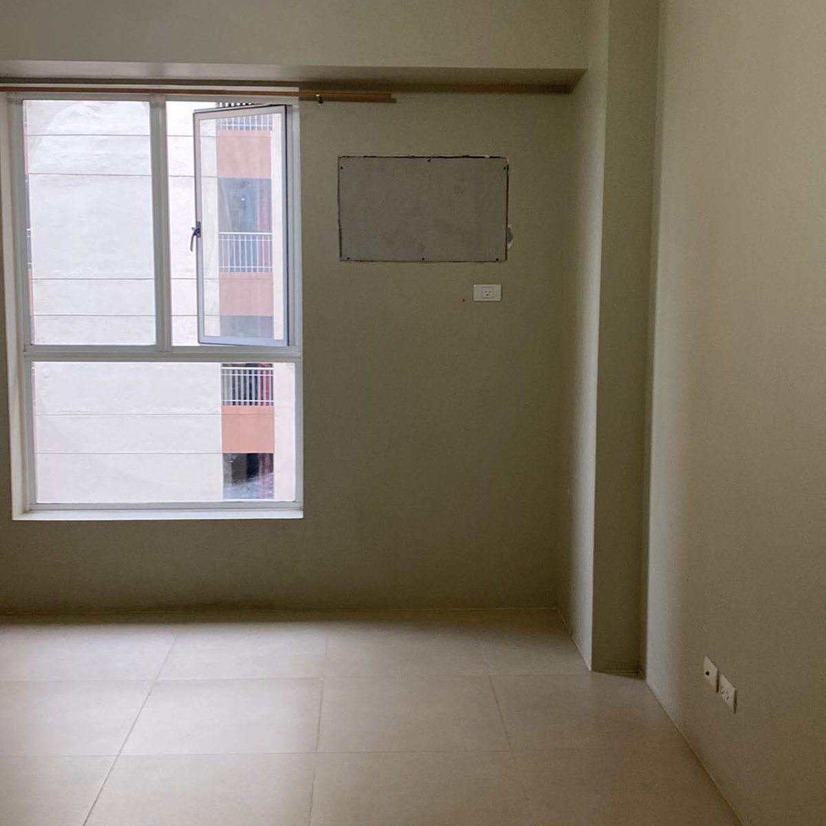 Studio Unit for Rent and Sale in Avida Towers Sucat Paranaque City ...