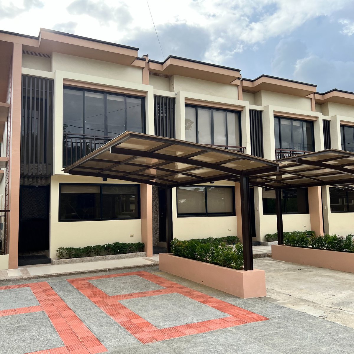RFO 3BEDROOMS TOWNHOUSE W/ 2 CARPORT IN LAS PINAS NEAR SM SOUTHMALL