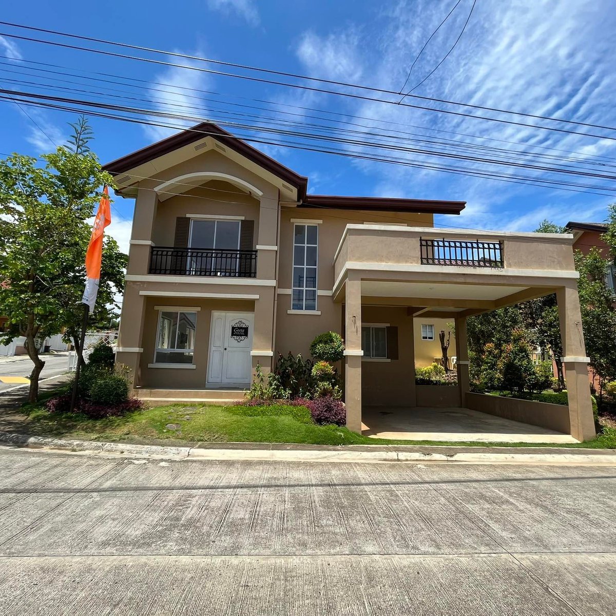 5bedroom Single Attached House For Sale in Calamba Laguna [House and