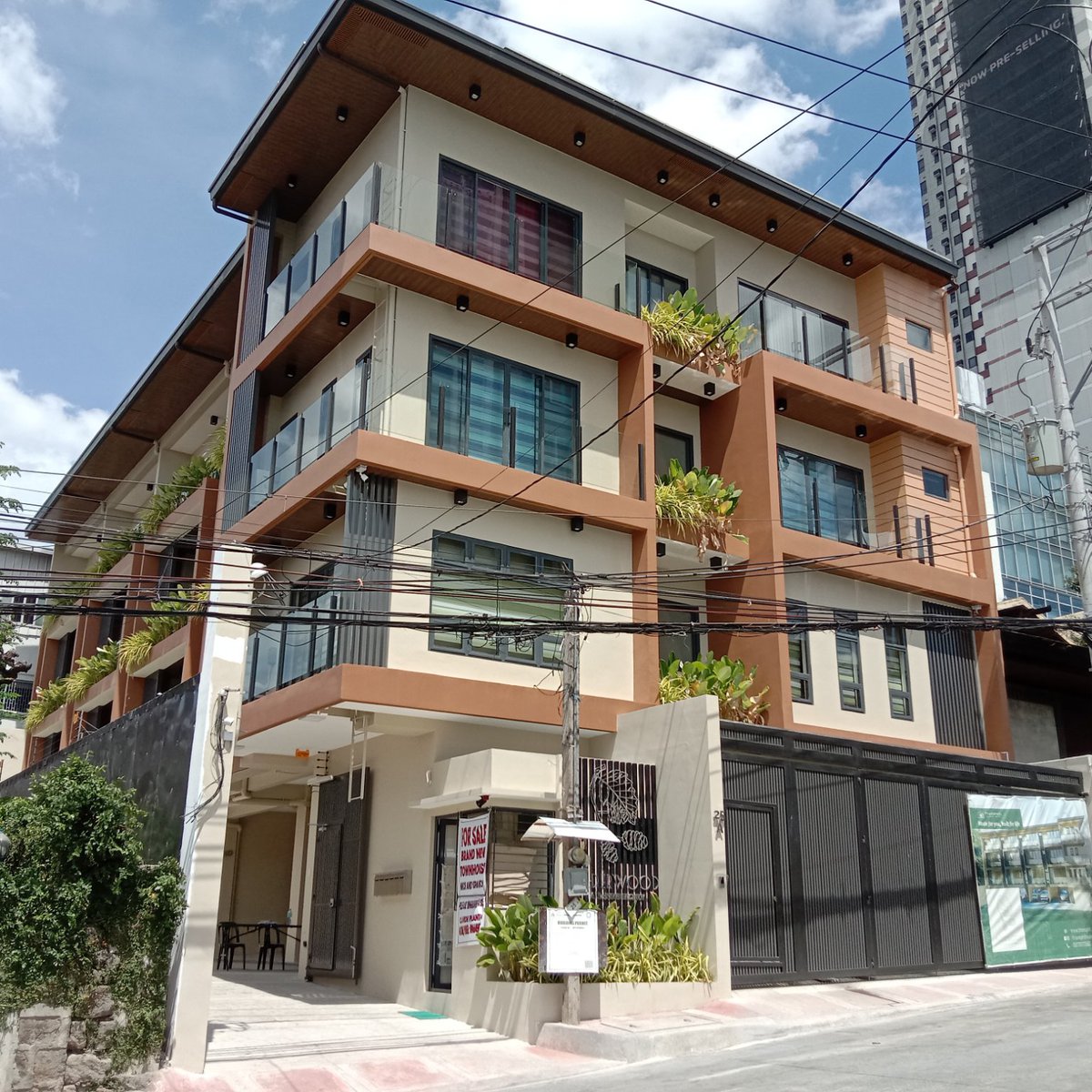 4 Bedroom Townhouse for sale in Cubao Alderwood 2 Car Garage [House and Lot 🏘️] (January 2023