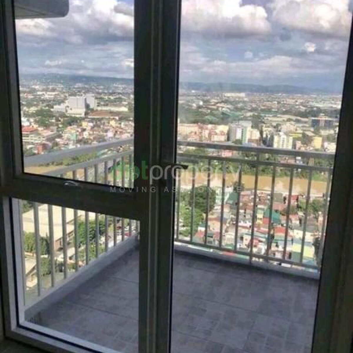 Penthouse 93 sqm BI Level with balcony Condo in Tiendesitas
