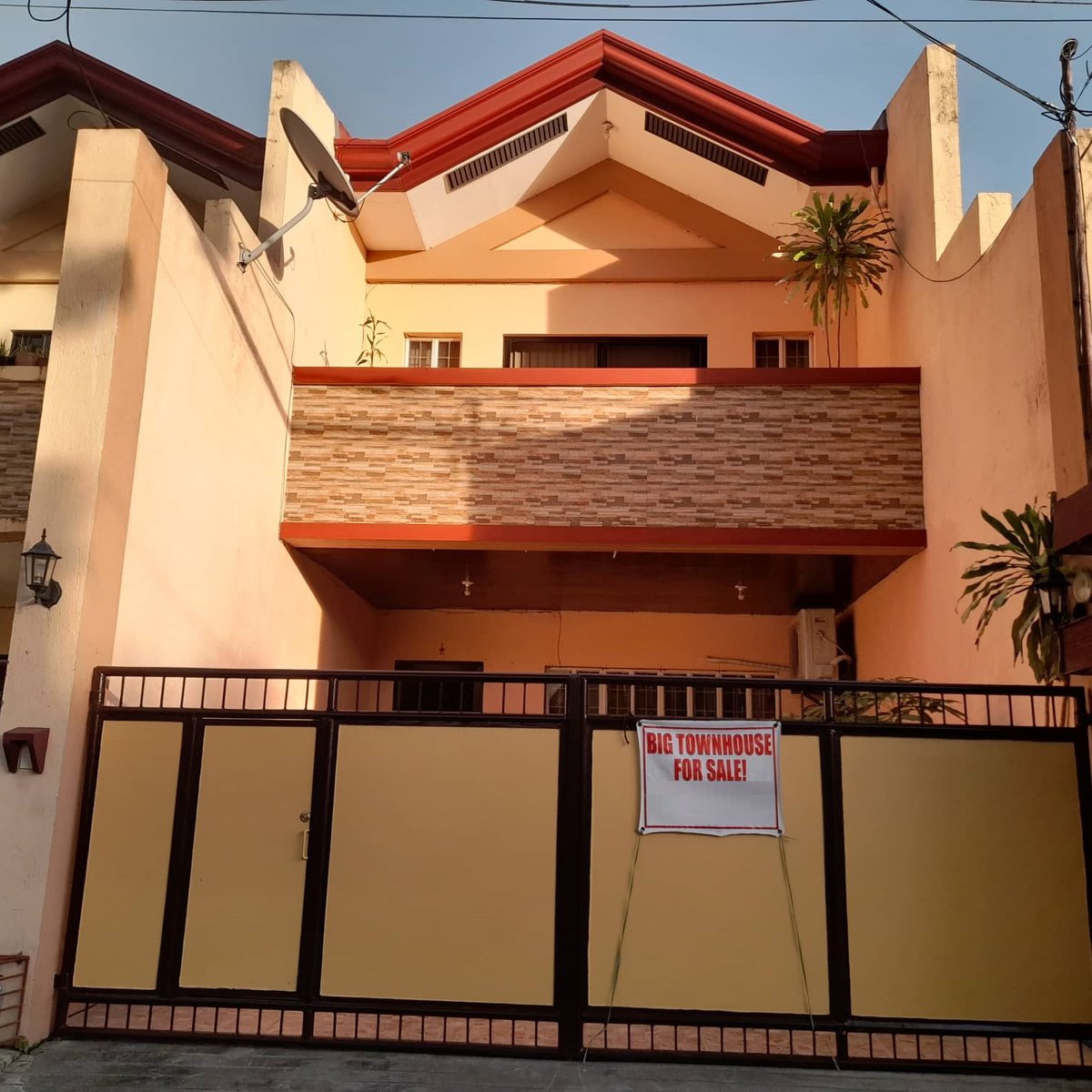 Big Townhouse For Sale in Paranaque City [House and Lot 🏘️] (December