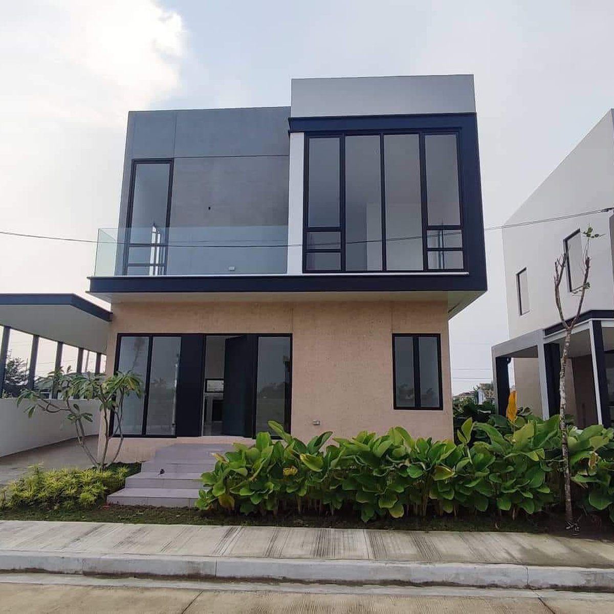 4-bedroom Townhouse For Sale in General Trias Cavite