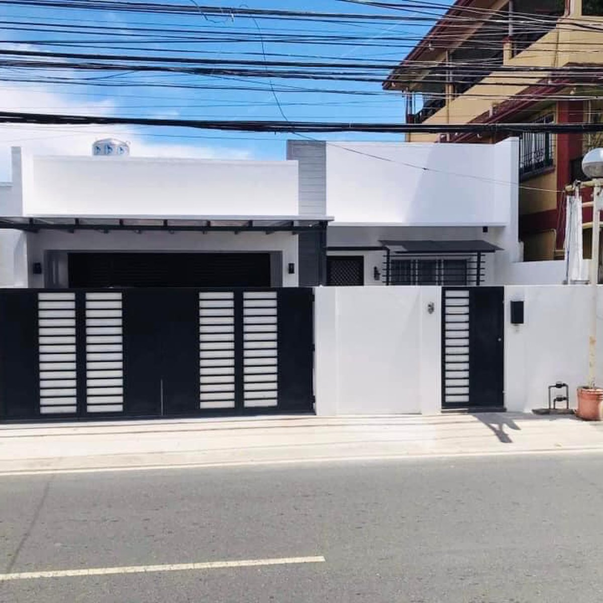 3 Bedroom Bungalow House for Sale in Las Pinas [House and Lot 🏘️] (May