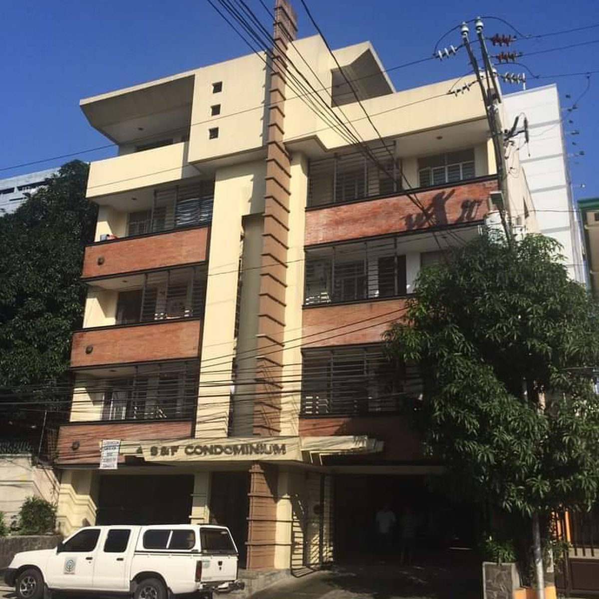 100.00 sqm 3-bedroom Condo For Rent in Quezon City / QC Metro Manila