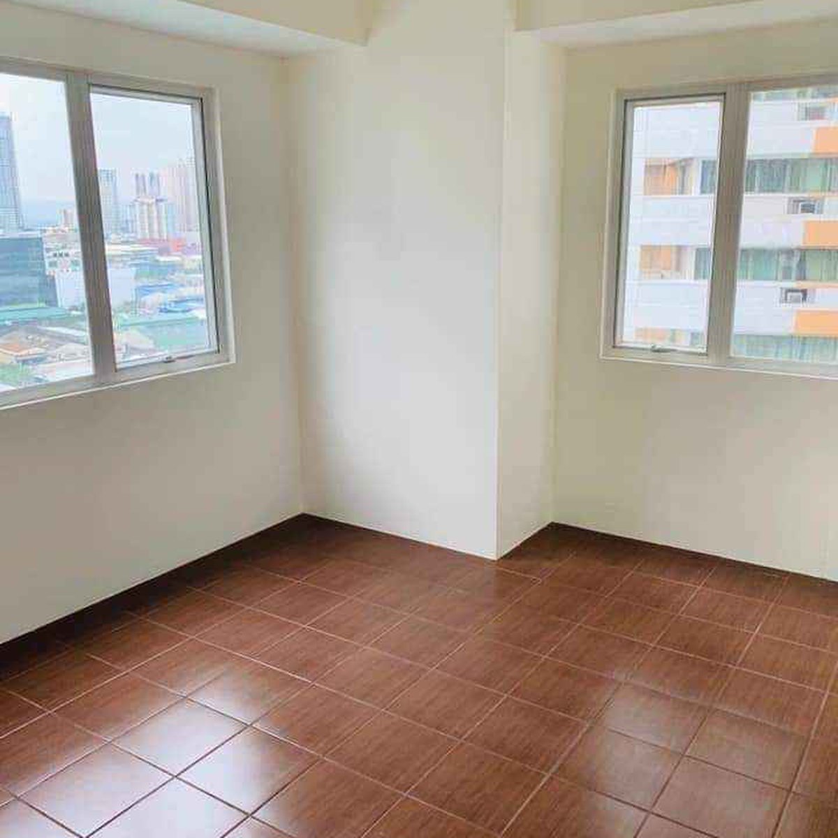 RUSH 2BR CONDO RENT TO OWN PET FRIENDLY ALONG EDSA NEAR MRT BONI [Condo
