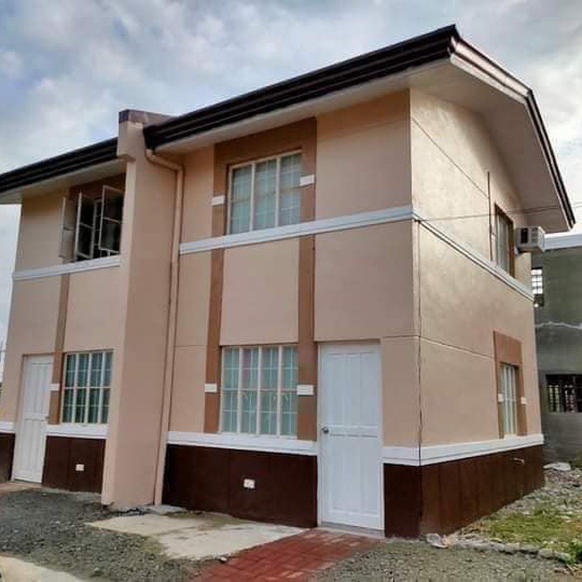 Duplex with garage affordable Rent to Own Baliwag Bulacan [House and