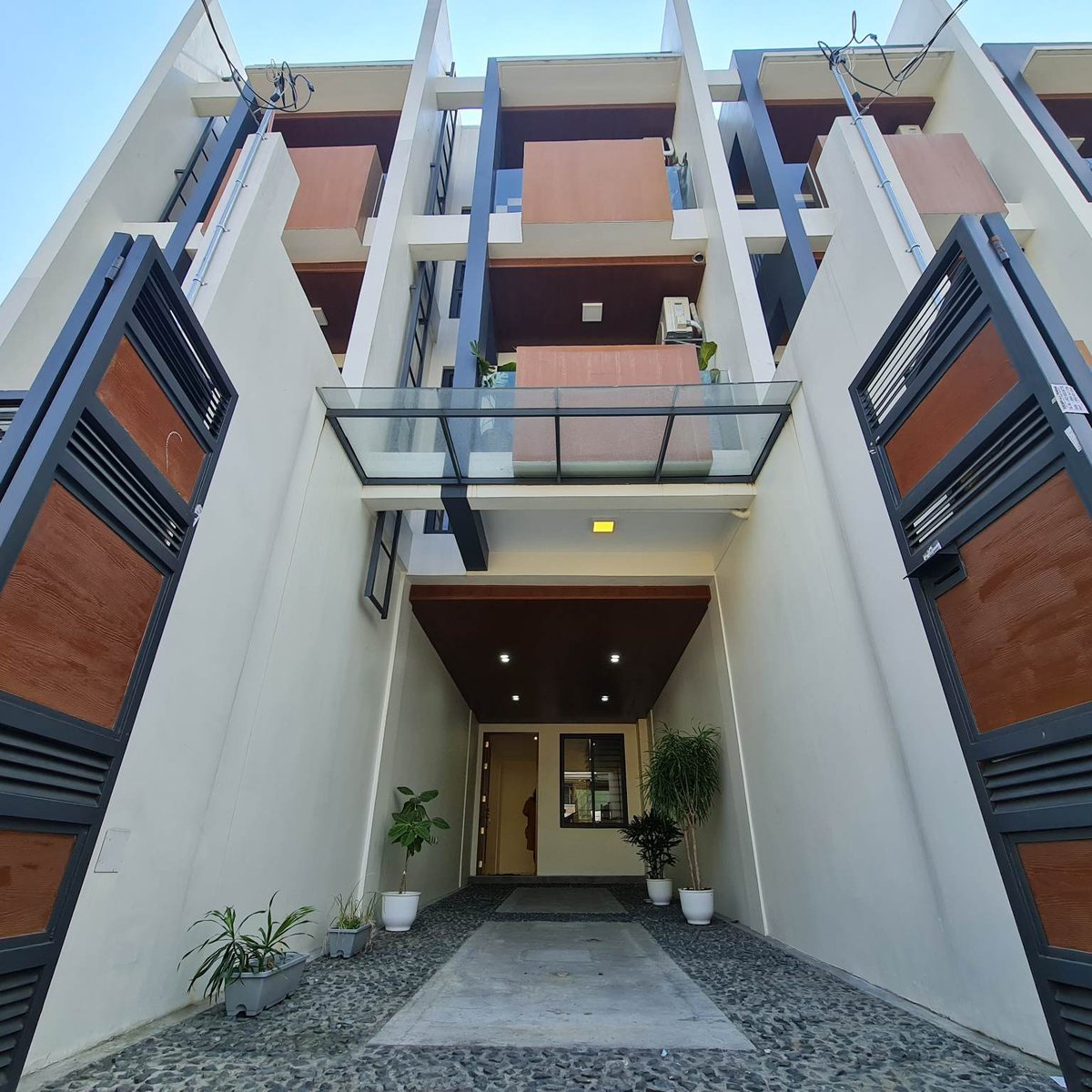 4Bedrooms Townhouse For Sale in Cubao Quezon City / QC Metro Manila [House and Lot 🏘️