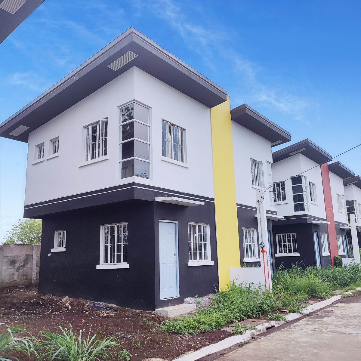 2 Bedroom Duplex with Provision for Carport & Overlooking view [House